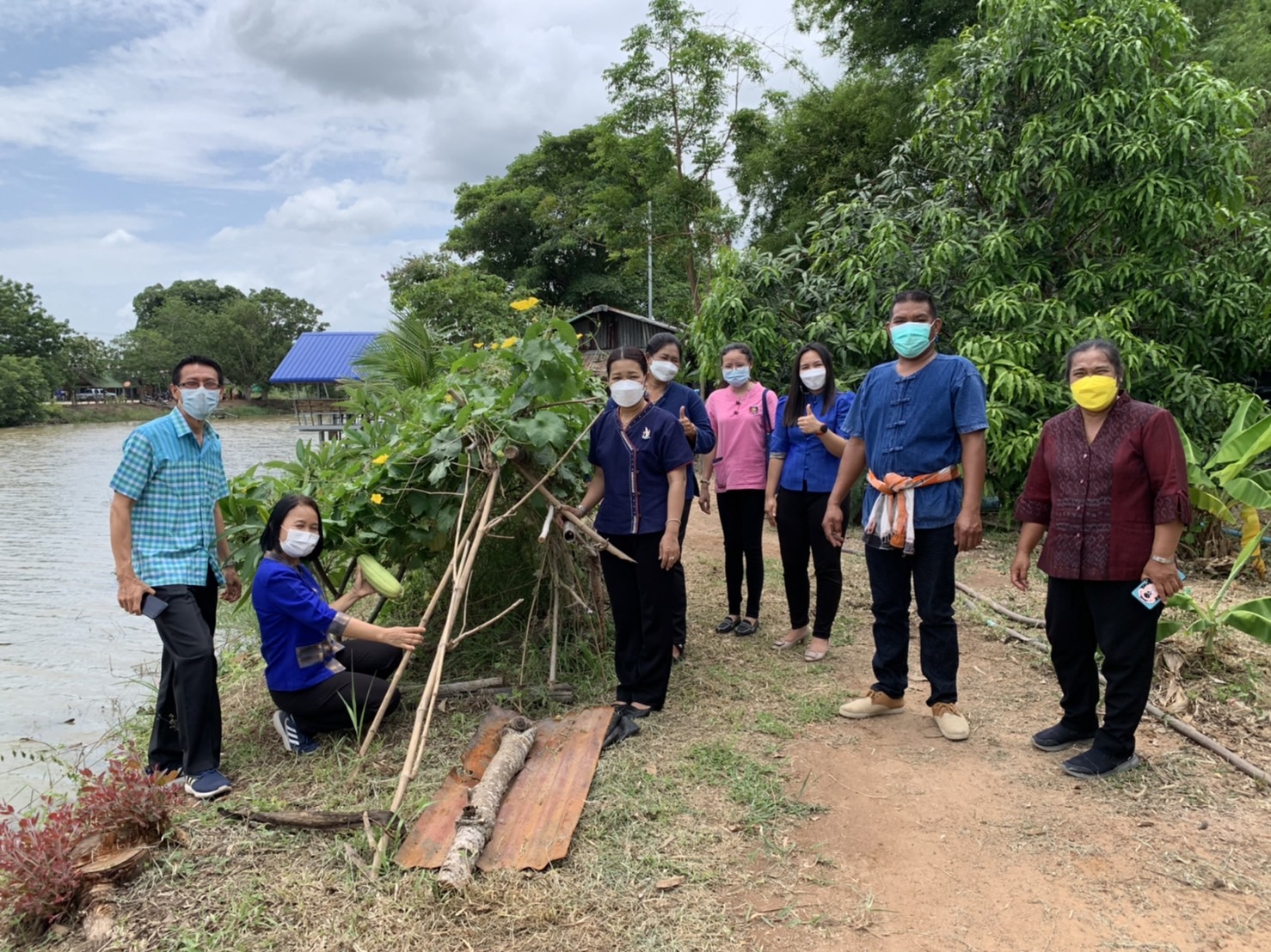?สพจ.ฉะเชิงเทราลงพื้นที่ให้คำแนะนำและเตรียมความพร้อมการประกวดหมู่บ้านต้นแบบการน้อมนำแนวพระราชดำริไปประยุกต์ใช้ โครงการ 9:10 ปฏิบัติบูชา “สืบสาน รักษา ต่อยอด” เพื่อพัฒนาชุมชน ประจำปี 2565