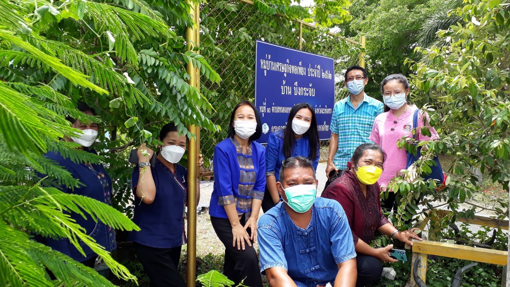 ?สพจ.ฉะเชิงเทราลงพื้นที่ให้คำแนะนำและเตรียมความพร้อมการประกวดหมู่บ้านต้นแบบการน้อมนำแนวพระราชดำริไปประยุกต์ใช้ โครงการ 9:10 ปฏิบัติบูชา “สืบสาน รักษา ต่อยอด” เพื่อพัฒนาชุมชน ประจำปี 2565