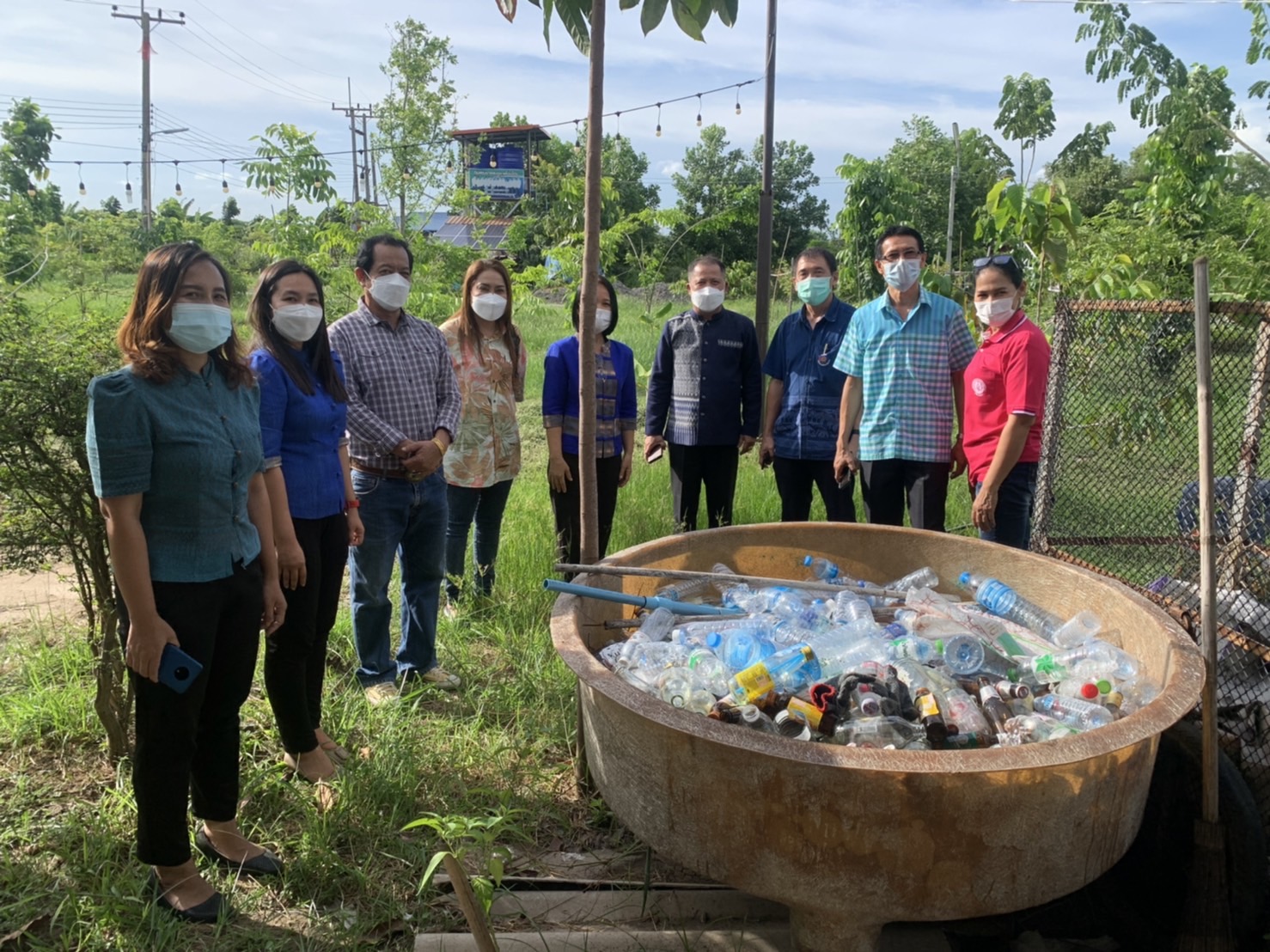 ?สพจ.ฉะเชิงเทราลงพื้นที่ให้คำแนะนำและเตรียมความพร้อมการประกวดหมู่บ้านต้นแบบการน้อมนำแนวพระราชดำริไปประยุกต์ใช้ โครงการ 9:10 ปฏิบัติบูชา “สืบสาน รักษา ต่อยอด” เพื่อพัฒนาชุมชน ประจำปี 2565