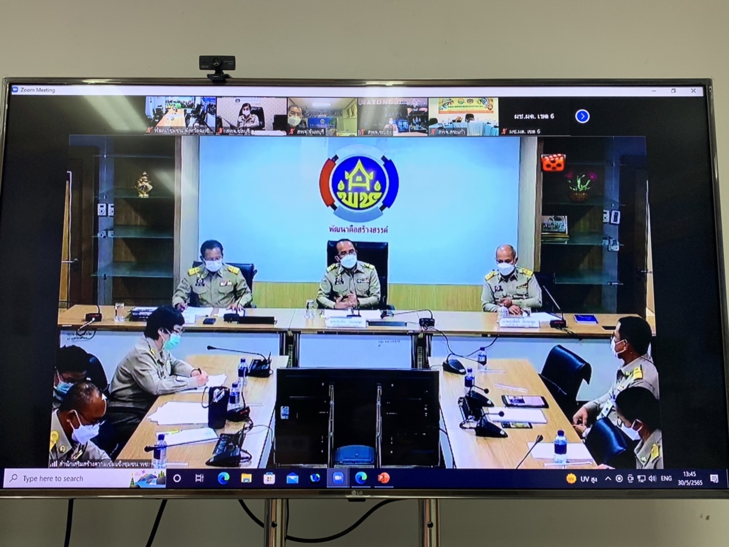 ???130 ปี กระทรวงมหาดไทย ? ฉะเชิงเทรา : แม่น้ำบางปะกงแหล่งชีวิต พระศักดิ์สิทธิ์หลวงพ่อโสธร พระยาศรีสุนทรปราชญ์ภาษาไทย เขาอ่างฤาไนป่าสมบูรณ์ ? ? “พช.ฉะเชิงเทราร่วมประชุมคณะทำงานสนับสนุนการขับเคลื่อนการดำเนินการแก้ไขปัญหาช้างป่า พื้นที่รอยต่อ 5 จังหวัดภาคตะวันออก ครั้งที่ 1/2565 ผ่านระบบ Zoom Cloud Meeting