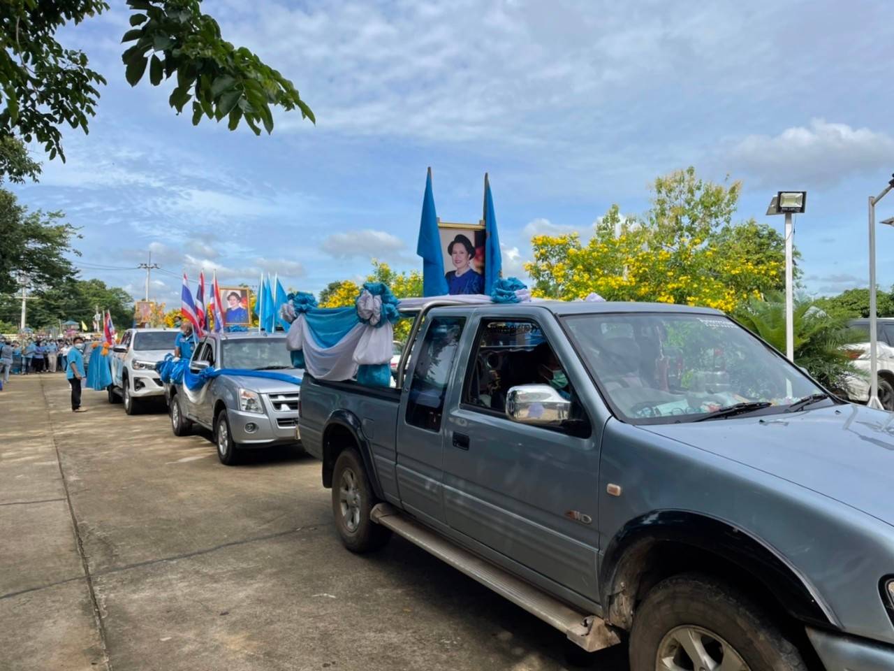 ???130 ปี กระทรวงมหาดไทย ? ฉะเชิงเทรา : แม่น้ำบางปะกงแหล่งชีวิต พระศักดิ์สิทธิ์หลวงพ่อโสธร พระยาศรีสุนทรปราชญ์ภาษาไทย เขาอ่างฤาไนป่าสมบูรณ์ ? ? ??‍??พช.ฉะเชิงเทรา จัดโครงการ “90 พรรษา 999 สมทบทุนศรัทธา ทุนปัญญา กองทุนแม่ของแผ่นดิน ทุนตั้งต้นแห่งความดีงาม ในโอกาสที่ สมเด็จพระนางเจ้าสิริกิติ์ พระบรมราชินีนาถ พระบรมราชชนนีพันปีหลวง ทรงพระกรุณาโปรดเกล้าฯ พระราชทานเงินจากพระปัญญาวิสุทธิโมลี ถวายให้กองทุนแม่ของแผ่นดินหมู่บ้านภูเขาทอง และพิธีทอดผ้าป่าการกุศล สมทบกองทุนแม่ของแผ่นดินฯ ในงานทำบุญอายุวัฒนมงคลครบ 51 ปี พระปัญญาวิสุทธิโมลี เจ้าคณะจังหวัดลพบุรี (ธรรมยุต) เจ้าอาวาสวัดพระนางจามเทวี และผู้รักษาการแทนเจ้าอาวาสวัดโพนงาม