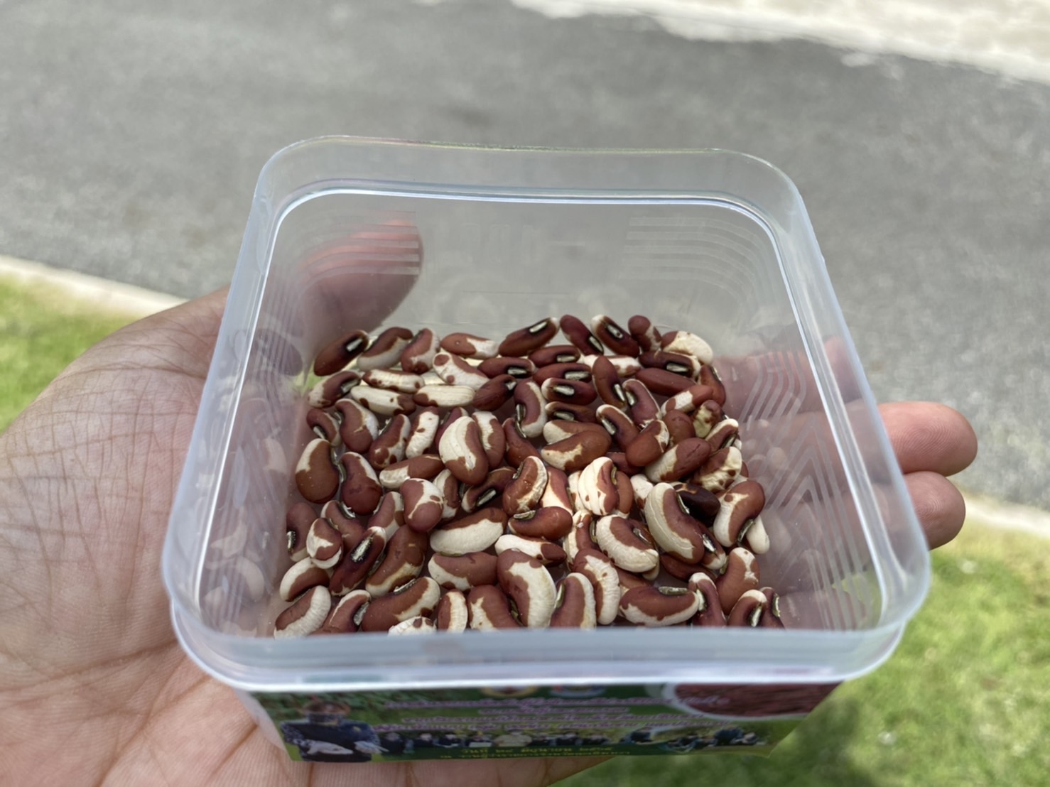 ?130 ปี กระทรวงมหาดไทย ? ฉะเชิงเทรา :แม่น้ำบางปะกงแหล่งชีวิต พระศักดิ์สิทธิ์หลวงพ่อโสธร พระยาศรีสุนทรปราชญ์ภาษาไทย เขาอ่างฤาไนป่าสมบูรณ์ ? ? ??‍??พช.ฉะเชิงเทรา รับมอบเมล็ดพันธุ์ถั่วฝักยาวสีม่วงสิรินธร เบอร์ 1 ขยายพันธ์และขยายผล จากประธานแม่บ้านมหาดไทยจังหวัดฉะเชิงเทรา สู่ผู้นำต้นแบบ กลุ่ม องค์กร ภาคีเครือข่าย และประชาชน