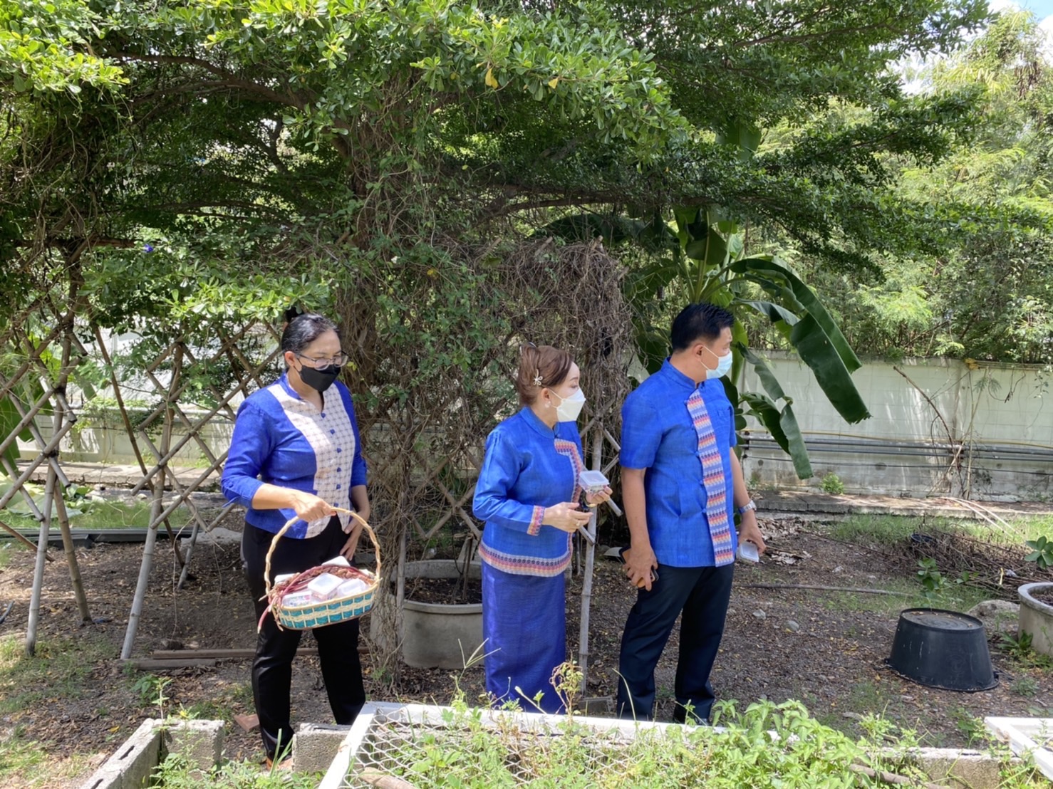 ?130 ปี กระทรวงมหาดไทย ? ฉะเชิงเทรา :แม่น้ำบางปะกงแหล่งชีวิต พระศักดิ์สิทธิ์หลวงพ่อโสธร พระยาศรีสุนทรปราชญ์ภาษาไทย เขาอ่างฤาไนป่าสมบูรณ์ ? ? ??‍??พช.ฉะเชิงเทรา รับมอบเมล็ดพันธุ์ถั่วฝักยาวสีม่วงสิรินธร เบอร์ 1 ขยายพันธ์และขยายผล จากประธานแม่บ้านมหาดไทยจังหวัดฉะเชิงเทรา สู่ผู้นำต้นแบบ กลุ่ม องค์กร ภาคีเครือข่าย และประชาชน