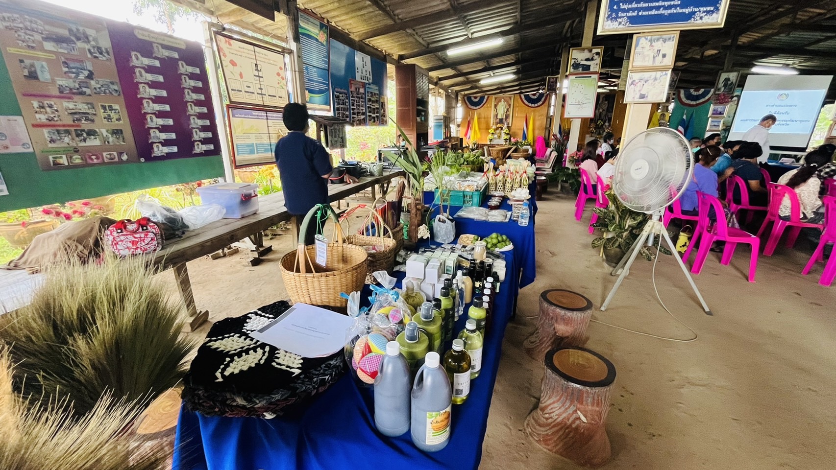 ???130 ปี กระทรวงมหาดไทย ? ฉะเชิงเทรา : “ เมืองน่าอยู่ น่าเที่ยว น่าลงทุน” พช.ฉะเชิงเทรา  ?ลงพื้นที่คัดสรรกิจกรรมพัฒนาชุมชนดีเด่นระดับจังหวัด ประจำปี 2565?