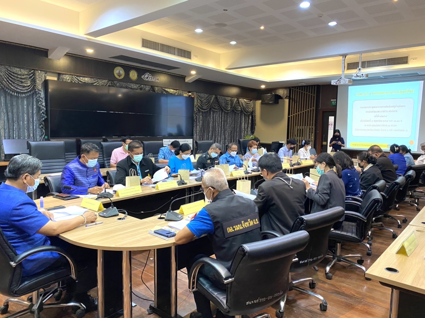 ???130 ปี กระทรวงมหาดไทย ? ฉะเชิงเทรา : แม่น้ำบางปะกงแหล่งชีวิต พระศักดิ์สิทธิ์หลวงพ่อโสธร พระยาศรีสุนทรปราชญ์ภาษาไทย เขาอ่างฤาไนป่าสมบูรณ์ ? ? ?พช.ฉะเชิงเทรา ประชุมคณะกรรมการคัดเลือกหมู่บ้านต้นแบบการน้อมนำแนวพระราชดำริ ระดับจังหวัด ครั้งที่ 3/2565 โครงการ 9 : 10 ปฏิบัติบูชา “สืบสาน รักษา ต่อยอด” เพื่อการพัฒนาชุมชน ประจำปี 2565