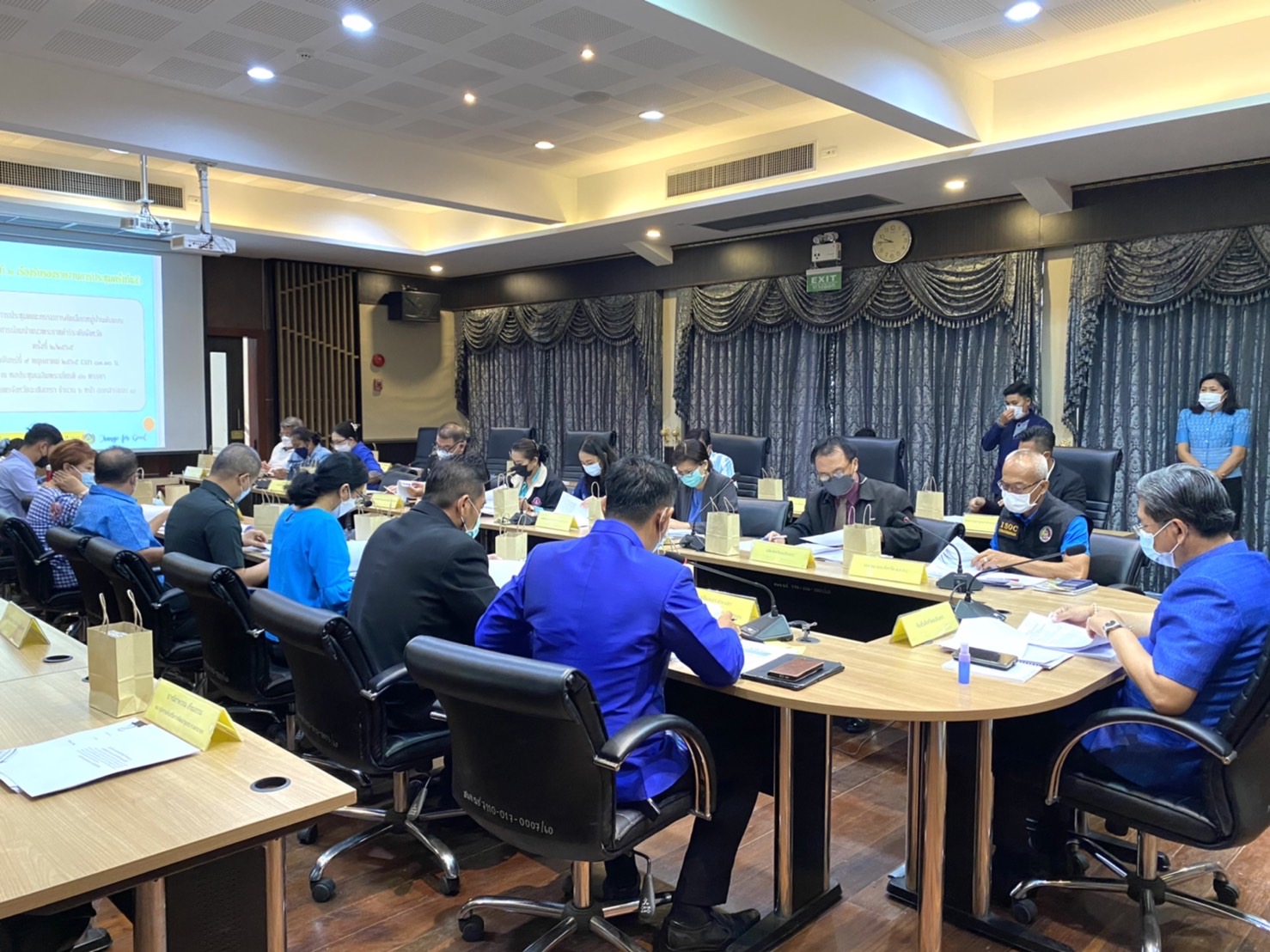 ???130 ปี กระทรวงมหาดไทย ? ฉะเชิงเทรา : แม่น้ำบางปะกงแหล่งชีวิต พระศักดิ์สิทธิ์หลวงพ่อโสธร พระยาศรีสุนทรปราชญ์ภาษาไทย เขาอ่างฤาไนป่าสมบูรณ์ ? ? ?พช.ฉะเชิงเทรา ประชุมคณะกรรมการคัดเลือกหมู่บ้านต้นแบบการน้อมนำแนวพระราชดำริ ระดับจังหวัด ครั้งที่ 3/2565 โครงการ 9 : 10 ปฏิบัติบูชา “สืบสาน รักษา ต่อยอด” เพื่อการพัฒนาชุมชน ประจำปี 2565