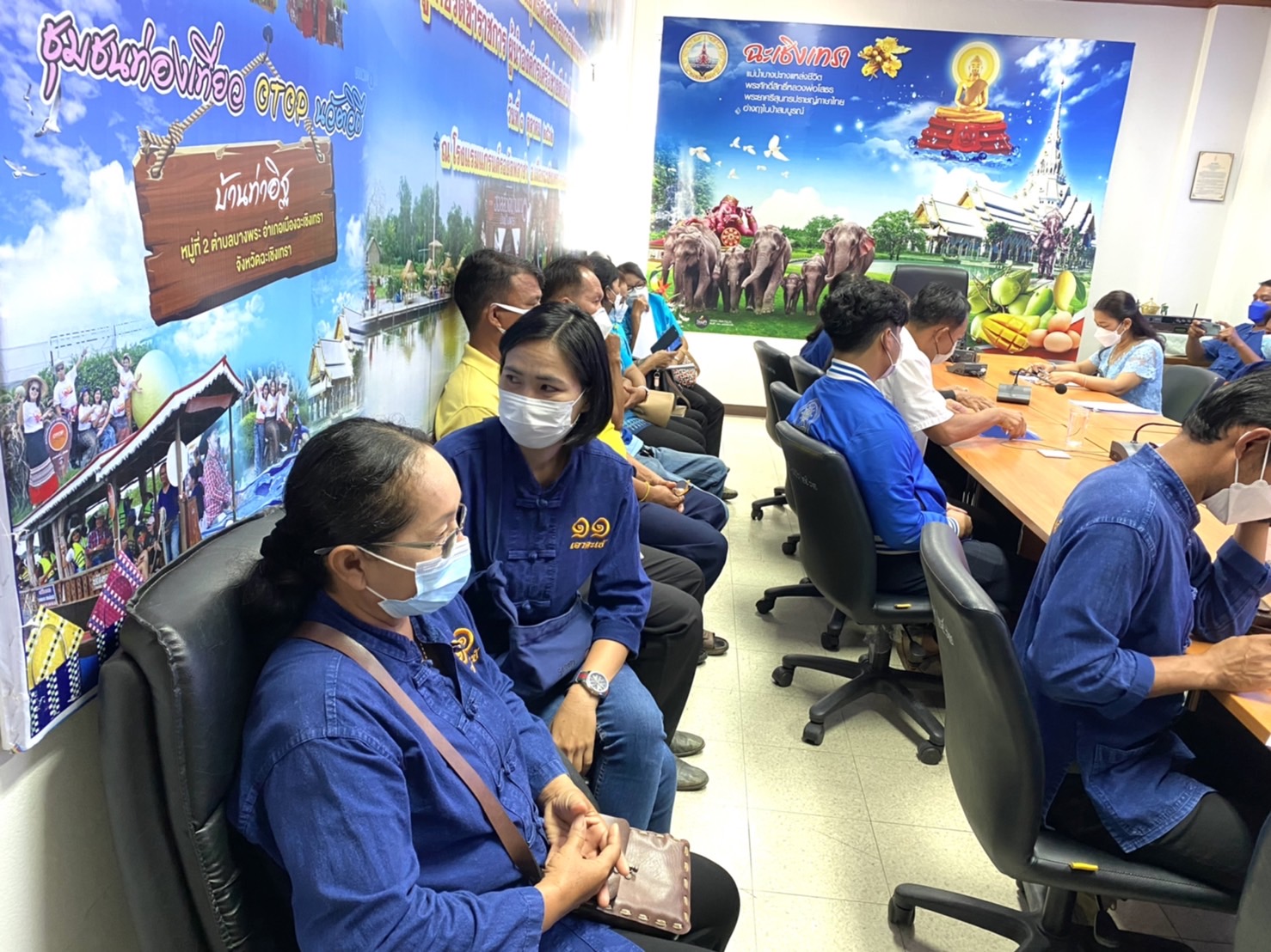 ???130 ปี กระทรวงมหาดไทย ? ฉะเชิงเทรา : แม่น้ำบางปะกงแหล่งชีวิต พระศักดิ์สิทธิ์หลวงพ่อโสธร พระยาศรีสุนทรปราชญ์ภาษาไทย เขาอ่างฤาไนป่าสมบูรณ์ ? ? ?พช.ฉะเชิงเทรา ประชุมคณะกรรมการคัดเลือกหมู่บ้านต้นแบบการน้อมนำแนวพระราชดำริ ระดับจังหวัด ครั้งที่ 3/2565 โครงการ 9 : 10 ปฏิบัติบูชา “สืบสาน รักษา ต่อยอด” เพื่อการพัฒนาชุมชน ประจำปี 2565