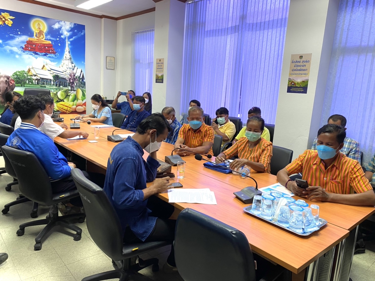 ???130 ปี กระทรวงมหาดไทย ? ฉะเชิงเทรา : แม่น้ำบางปะกงแหล่งชีวิต พระศักดิ์สิทธิ์หลวงพ่อโสธร พระยาศรีสุนทรปราชญ์ภาษาไทย เขาอ่างฤาไนป่าสมบูรณ์ ? ? ?พช.ฉะเชิงเทรา ประชุมคณะกรรมการคัดเลือกหมู่บ้านต้นแบบการน้อมนำแนวพระราชดำริ ระดับจังหวัด ครั้งที่ 3/2565 โครงการ 9 : 10 ปฏิบัติบูชา “สืบสาน รักษา ต่อยอด” เพื่อการพัฒนาชุมชน ประจำปี 2565