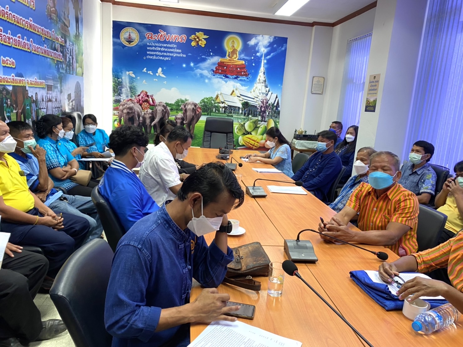 ???130 ปี กระทรวงมหาดไทย ? ฉะเชิงเทรา : แม่น้ำบางปะกงแหล่งชีวิต พระศักดิ์สิทธิ์หลวงพ่อโสธร พระยาศรีสุนทรปราชญ์ภาษาไทย เขาอ่างฤาไนป่าสมบูรณ์ ? ? ?พช.ฉะเชิงเทรา ประชุมคณะกรรมการคัดเลือกหมู่บ้านต้นแบบการน้อมนำแนวพระราชดำริ ระดับจังหวัด ครั้งที่ 3/2565 โครงการ 9 : 10 ปฏิบัติบูชา “สืบสาน รักษา ต่อยอด” เพื่อการพัฒนาชุมชน ประจำปี 2565