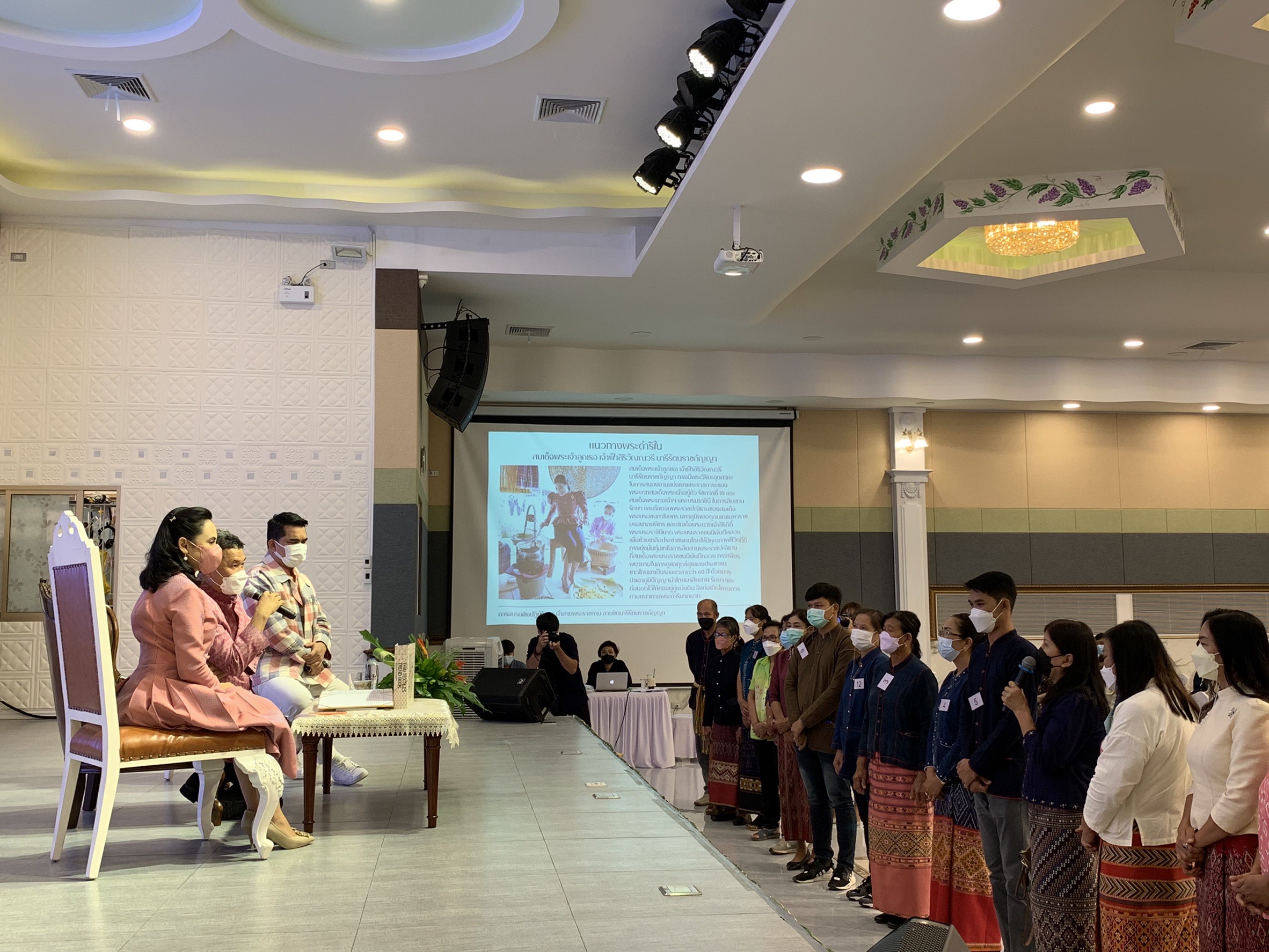 ???130 ปี กระทรวงมหาดไทย ? ฉะเชิงเทรา : แม่น้ำบางปะกงแหล่งชีวิต พระศักดิ์สิทธิ์หลวงพ่อโสธร พระยาศรีสุนทรปราชญ์ภาษาไทย เขาอ่างฤาไนป่าสมบูรณ์ ? ?  ???สพจ .ฉะเชิงเทรา ร่วมโครงการพัฒนาศักยภาพและเพิ่มช่องทางการตลาดให้กับผู้ประกอบการ OTOP ผ้าไทย (Coaching ผ้าขิดลายนารีรัตนราชกัญญา)