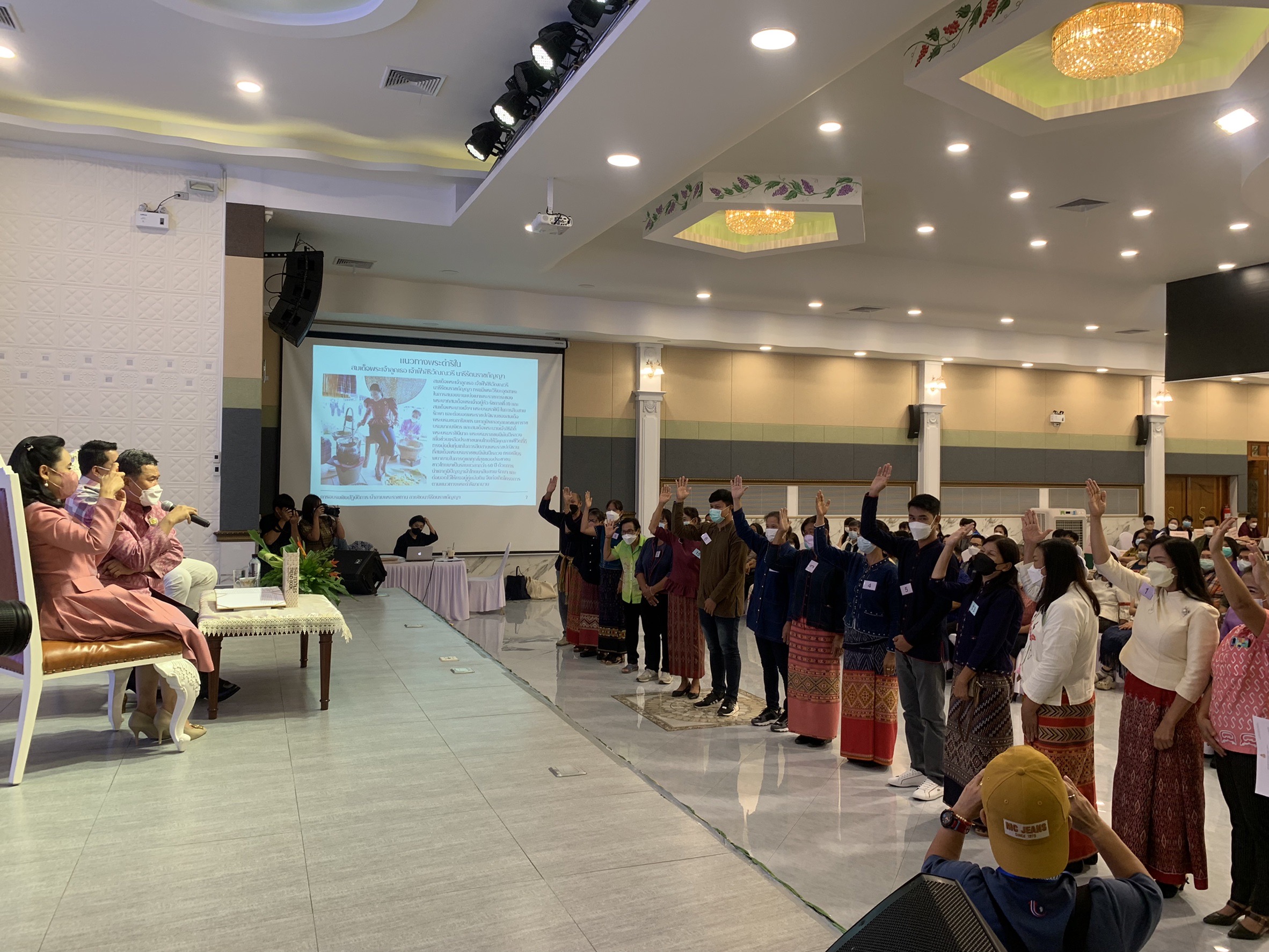 ???130 ปี กระทรวงมหาดไทย ? ฉะเชิงเทรา : แม่น้ำบางปะกงแหล่งชีวิต พระศักดิ์สิทธิ์หลวงพ่อโสธร พระยาศรีสุนทรปราชญ์ภาษาไทย เขาอ่างฤาไนป่าสมบูรณ์ ? ?  ???สพจ .ฉะเชิงเทรา ร่วมโครงการพัฒนาศักยภาพและเพิ่มช่องทางการตลาดให้กับผู้ประกอบการ OTOP ผ้าไทย (Coaching ผ้าขิดลายนารีรัตนราชกัญญา)