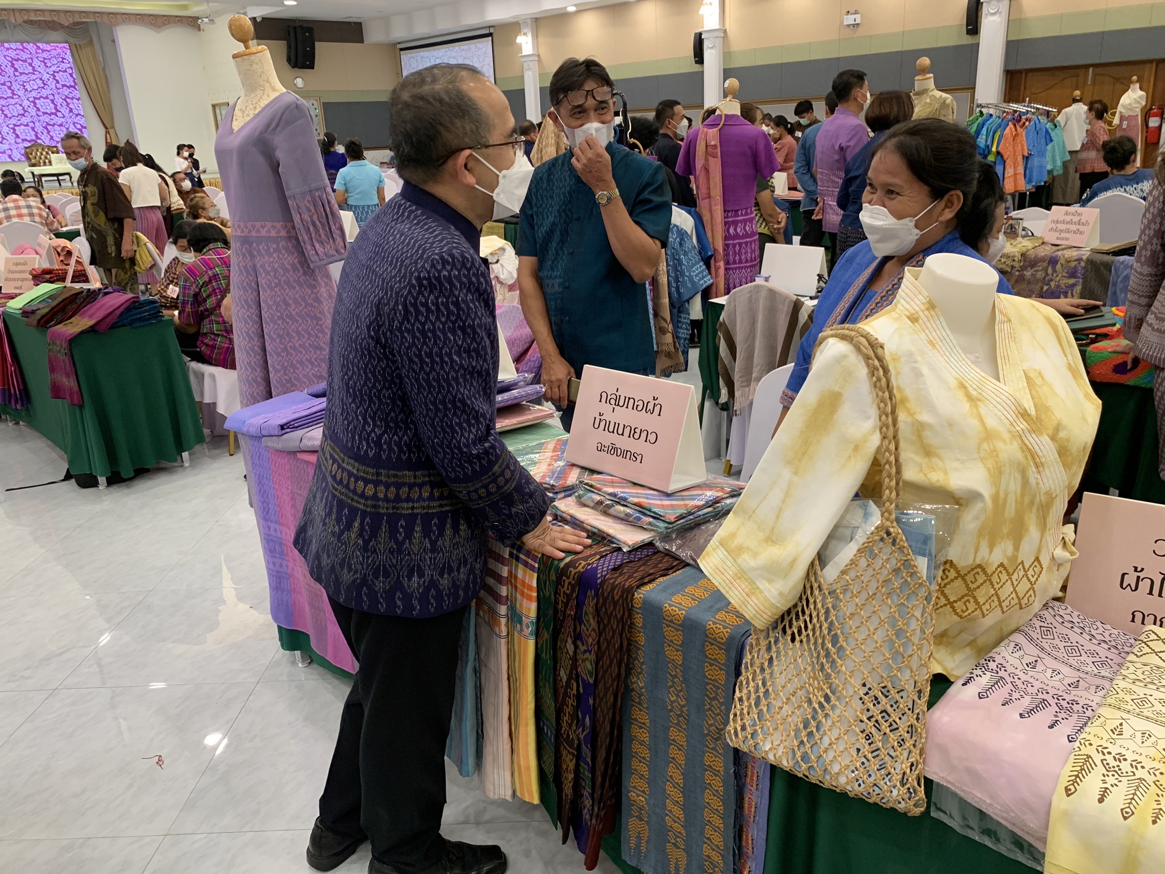 ???130 ปี กระทรวงมหาดไทย ? ฉะเชิงเทรา : แม่น้ำบางปะกงแหล่งชีวิต พระศักดิ์สิทธิ์หลวงพ่อโสธร พระยาศรีสุนทรปราชญ์ภาษาไทย เขาอ่างฤาไนป่าสมบูรณ์ ? ?  ???สพจ .ฉะเชิงเทรา ร่วมโครงการพัฒนาศักยภาพและเพิ่มช่องทางการตลาดให้กับผู้ประกอบการ OTOP ผ้าไทย (Coaching ผ้าขิดลายนารีรัตนราชกัญญา)