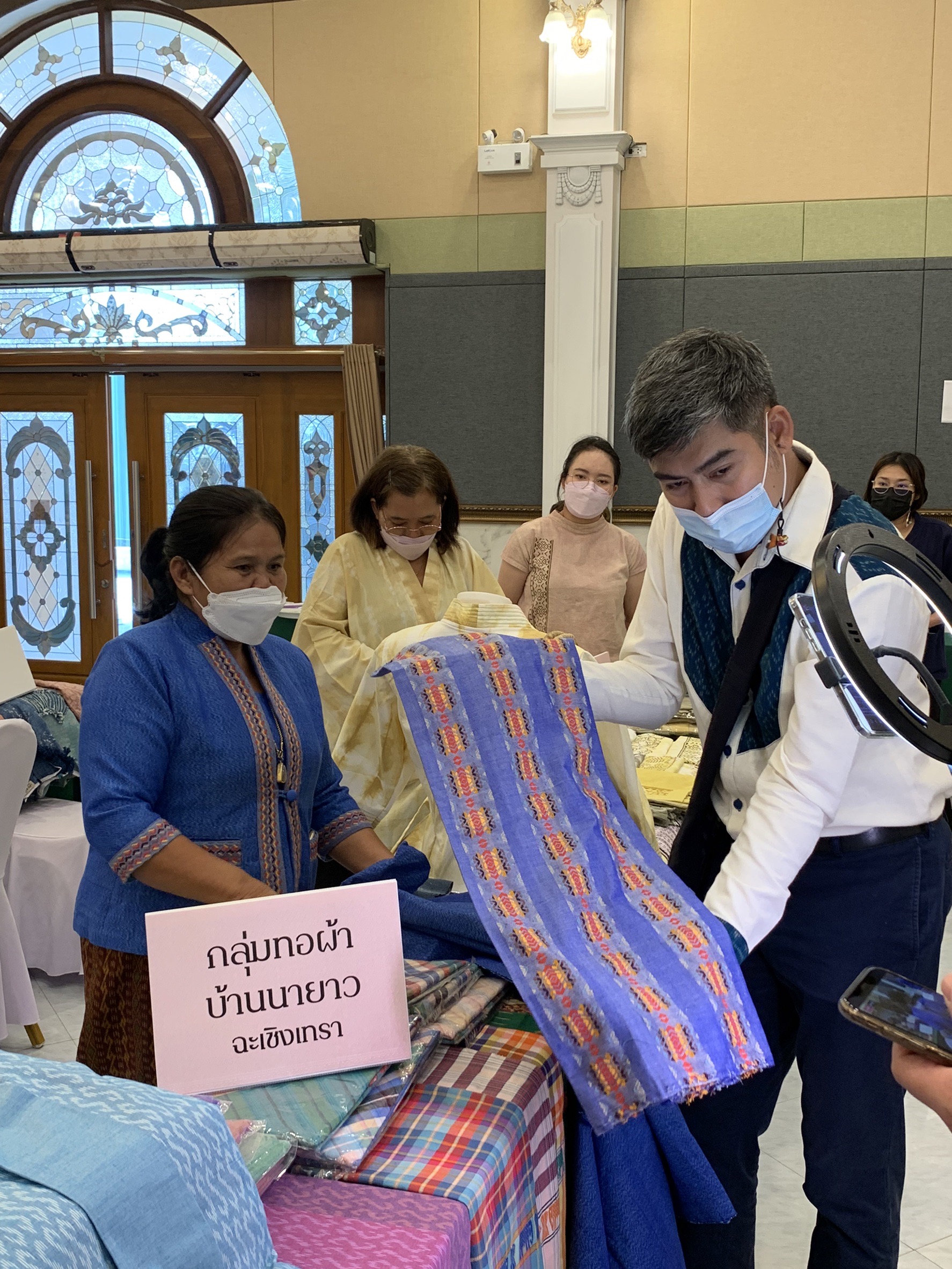 ???130 ปี กระทรวงมหาดไทย ? ฉะเชิงเทรา : แม่น้ำบางปะกงแหล่งชีวิต พระศักดิ์สิทธิ์หลวงพ่อโสธร พระยาศรีสุนทรปราชญ์ภาษาไทย เขาอ่างฤาไนป่าสมบูรณ์ ? ?  ???สพจ .ฉะเชิงเทรา ร่วมโครงการพัฒนาศักยภาพและเพิ่มช่องทางการตลาดให้กับผู้ประกอบการ OTOP ผ้าไทย (Coaching ผ้าขิดลายนารีรัตนราชกัญญา)