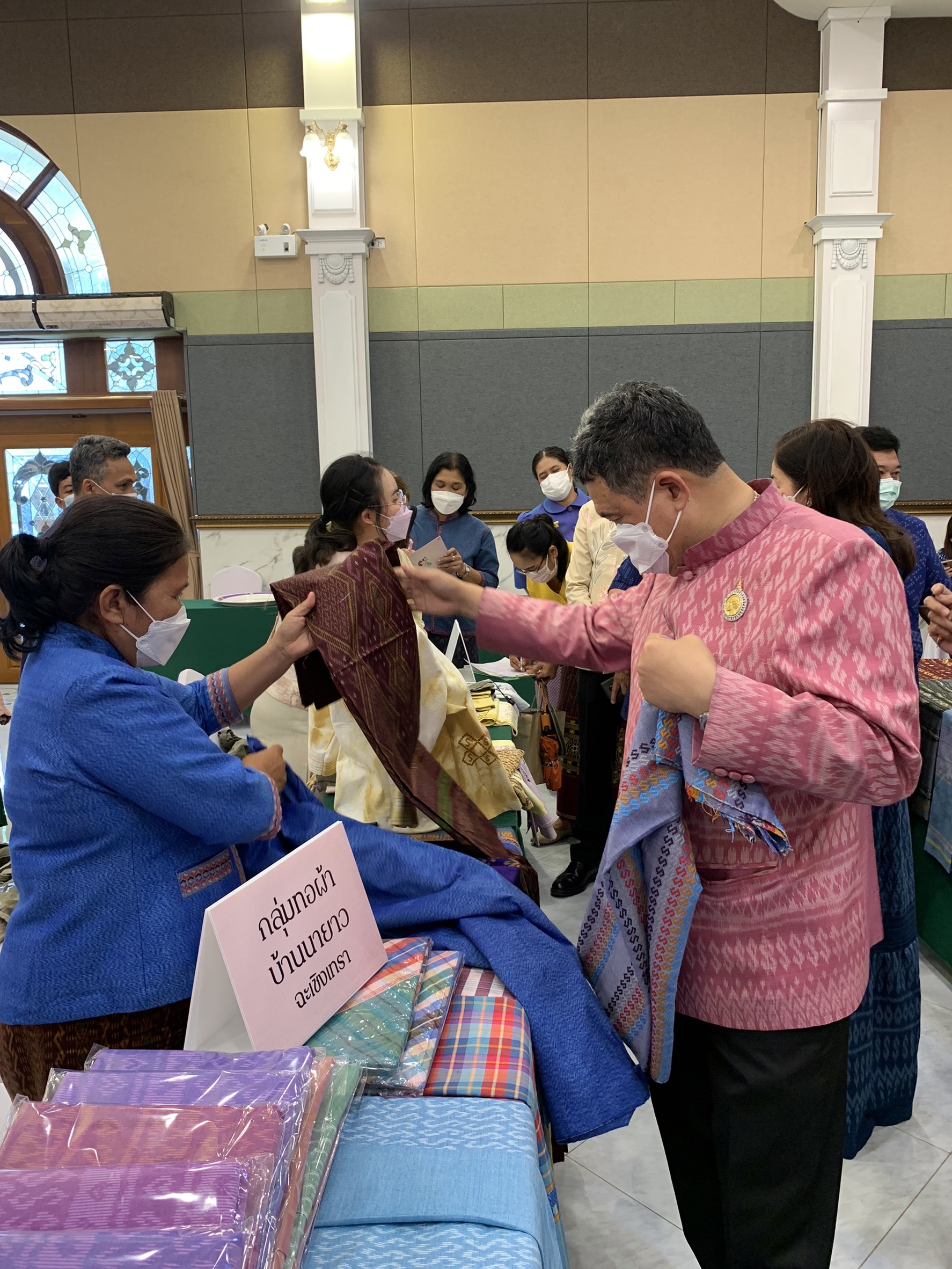 ???130 ปี กระทรวงมหาดไทย ? ฉะเชิงเทรา : แม่น้ำบางปะกงแหล่งชีวิต พระศักดิ์สิทธิ์หลวงพ่อโสธร พระยาศรีสุนทรปราชญ์ภาษาไทย เขาอ่างฤาไนป่าสมบูรณ์ ? ?  ???สพจ .ฉะเชิงเทรา ร่วมโครงการพัฒนาศักยภาพและเพิ่มช่องทางการตลาดให้กับผู้ประกอบการ OTOP ผ้าไทย (Coaching ผ้าขิดลายนารีรัตนราชกัญญา)