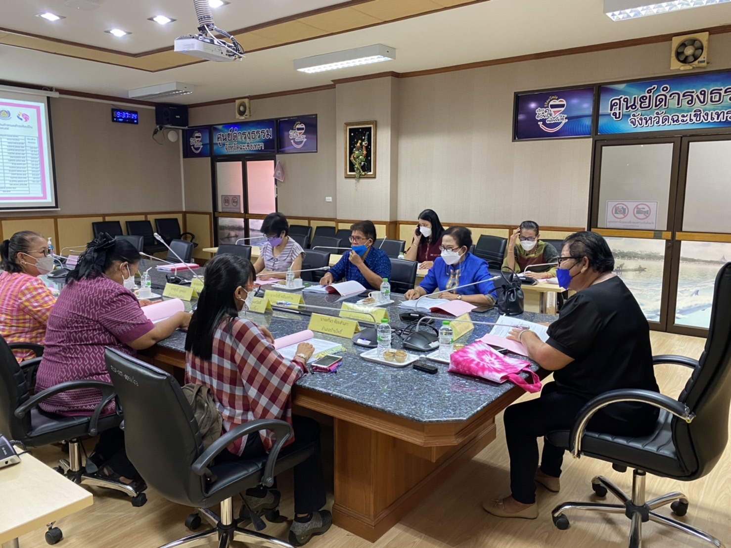 ???130 ปี กระทรวงมหาดไทย ? ฉะเชิงเทรา :แม่น้ำบางปะกงแหล่งชีวิต พระศักดิ์สิทธิ์หลวงพ่อโสธร พระยาศรีสุนทรปราชญ์ภาษาไทย เขาอ่างฤาไนป่าสมบูรณ์ ? ? ?พช.ฉะเชิงเทรา ประชุมคณะทำงานขับเคลื่อนกองทุนพัฒนาบทบาทสตรีจังหวัด จังหวัดฉะเชิงเทรา ครั้งที่ 5/2565