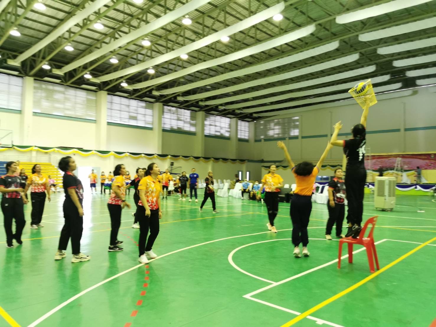 ???130 ปี กระทรวงมหาดไทย ? ฉะเชิงเทรา :แม่น้ำบางปะกงแหล่งชีวิต พระศักดิ์สิทธิ์หลวงพ่อโสธร พระยาศรีสุนทรปราชญ์ภาษาไทย เขาอ่างฤาไนป่าสมบูรณ์ ? ? ??พช.ฉะเชิงเทรา ร่วมกิจกรรมการแข่งขันกีฬาเชื่อมความสามัคคี ภายใต้โครงการ “สานสัมพันธ์น้องพี่ 60 พช.” เขตตรวจราชการที่ 8 (ชลบุรี ระยอง ฉะเชิงเทรา)