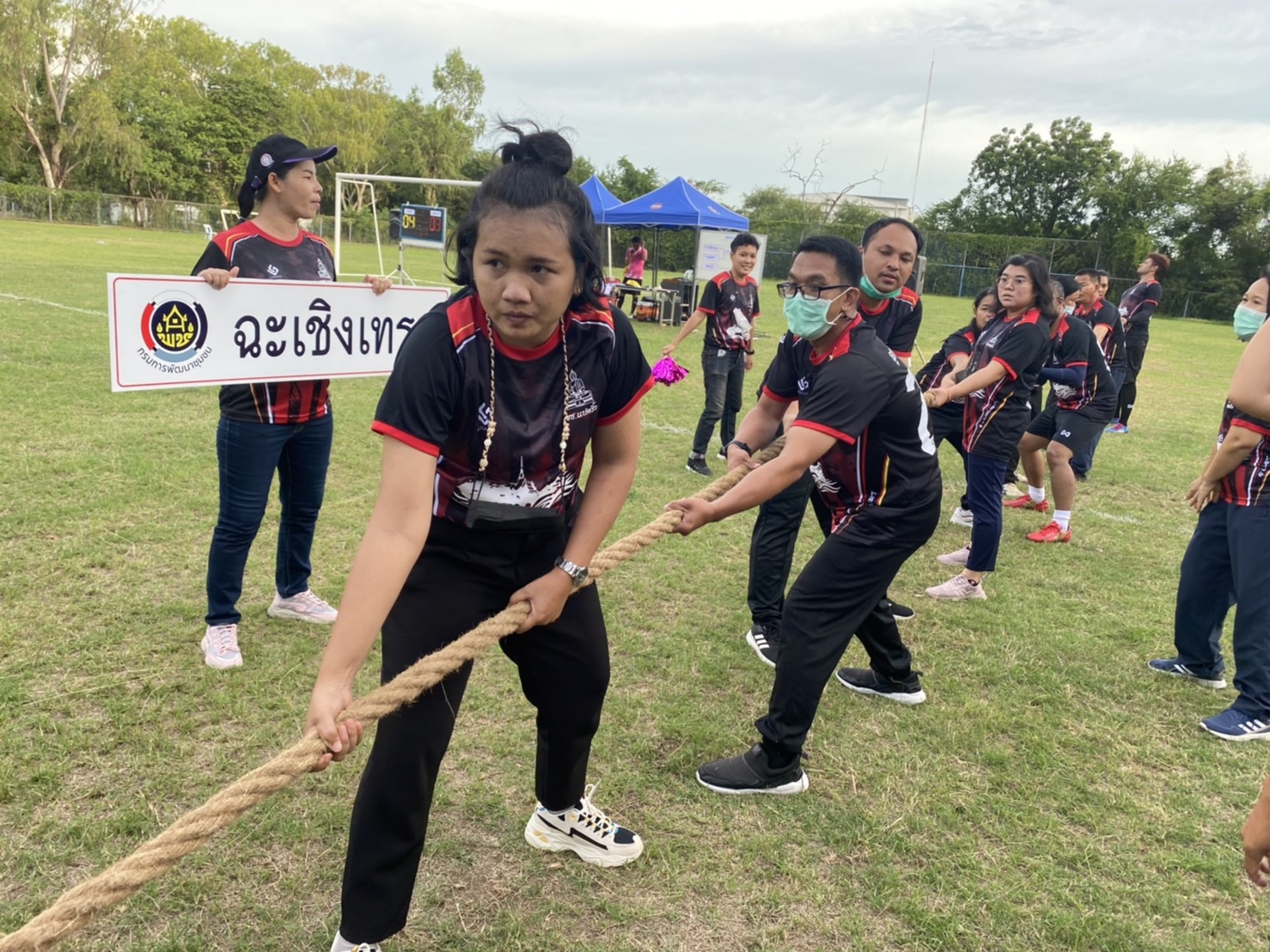 ???130 ปี กระทรวงมหาดไทย ? ฉะเชิงเทรา :แม่น้ำบางปะกงแหล่งชีวิต พระศักดิ์สิทธิ์หลวงพ่อโสธร พระยาศรีสุนทรปราชญ์ภาษาไทย เขาอ่างฤาไนป่าสมบูรณ์ ? ? ??พช.ฉะเชิงเทรา ร่วมกิจกรรมการแข่งขันกีฬาเชื่อมความสามัคคี ภายใต้โครงการ “สานสัมพันธ์น้องพี่ 60 พช.” เขตตรวจราชการที่ 8 (ชลบุรี ระยอง ฉะเชิงเทรา)