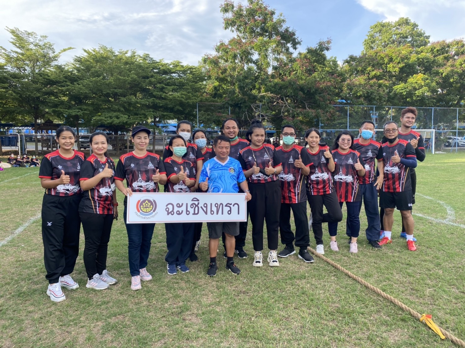 ???130 ปี กระทรวงมหาดไทย ? ฉะเชิงเทรา :แม่น้ำบางปะกงแหล่งชีวิต พระศักดิ์สิทธิ์หลวงพ่อโสธร พระยาศรีสุนทรปราชญ์ภาษาไทย เขาอ่างฤาไนป่าสมบูรณ์ ? ? ??พช.ฉะเชิงเทรา ร่วมกิจกรรมการแข่งขันกีฬาเชื่อมความสามัคคี ภายใต้โครงการ “สานสัมพันธ์น้องพี่ 60 พช.” เขตตรวจราชการที่ 8 (ชลบุรี ระยอง ฉะเชิงเทรา)