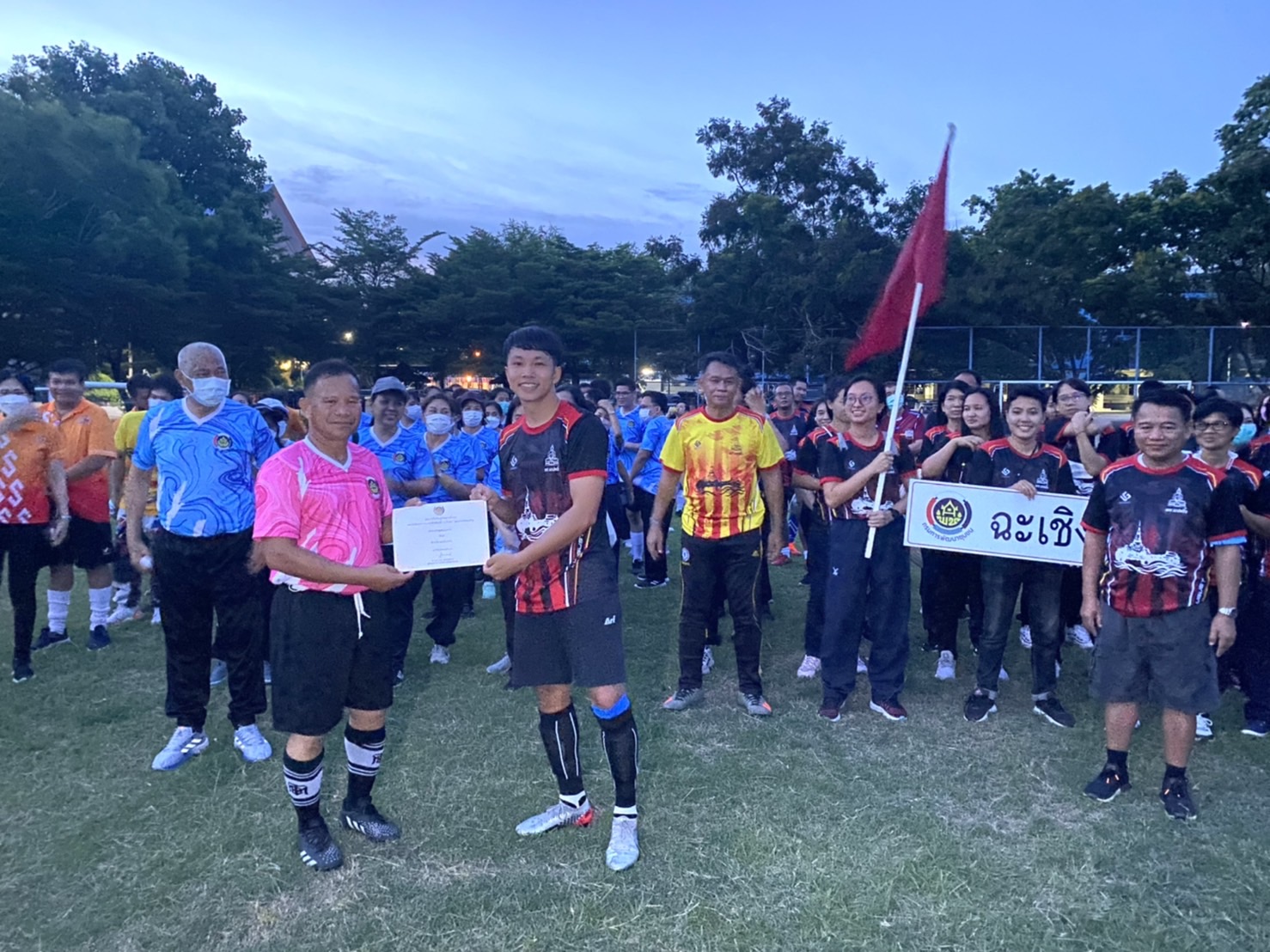 ???130 ปี กระทรวงมหาดไทย ? ฉะเชิงเทรา :แม่น้ำบางปะกงแหล่งชีวิต พระศักดิ์สิทธิ์หลวงพ่อโสธร พระยาศรีสุนทรปราชญ์ภาษาไทย เขาอ่างฤาไนป่าสมบูรณ์ ? ? ??พช.ฉะเชิงเทรา ร่วมกิจกรรมการแข่งขันกีฬาเชื่อมความสามัคคี ภายใต้โครงการ “สานสัมพันธ์น้องพี่ 60 พช.” เขตตรวจราชการที่ 8 (ชลบุรี ระยอง ฉะเชิงเทรา)