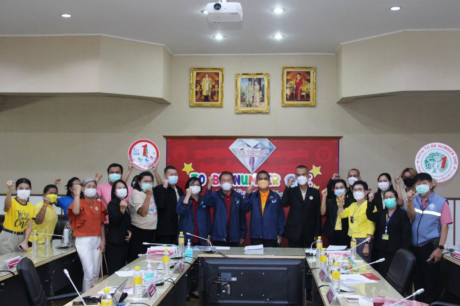 ??พช. ฉะเชิงเทรา ลงพื้นที่เพื่อตรวจเยี่ยมและเก็บคะแนนการประกวด TO BE NUMBER ONE ระดับเพชรและยอดเพชร