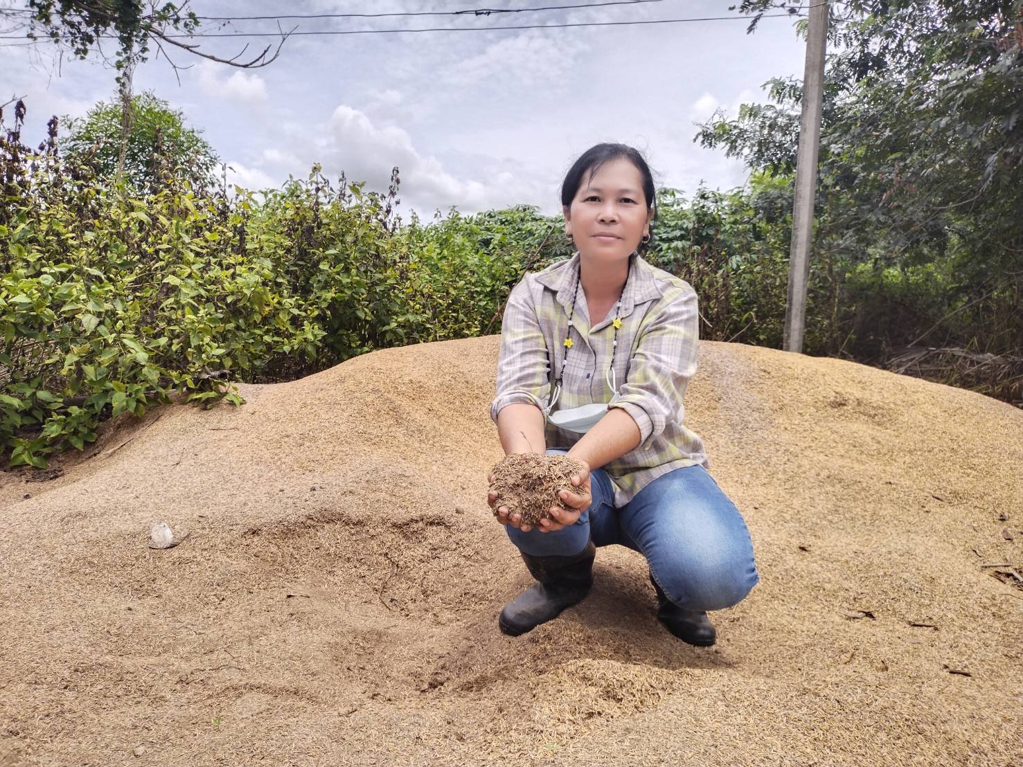 ???130 ปี กระทรวงมหาดไทย ? ฉะเชิงเทรา :แม่น้ำบางปะกงแหล่งชีวิต พระศักดิ์สิทธิ์หลวงพ่อโสธร พระยาศรีสุนทรปราชญ์ภาษาไทย เขาอ่างฤาไนป่าสมบูรณ์ ? ?  ??พช.ฉะเชิงเทรา ลงพื้นที่ถอดบทเรียนหมู่บ้านต้นแบบการน้อมนำแนวพระราชดำริไปประยุกต์ใช้ โครงการ 9;10 ปฏิบัติบูชา “สืบสาน รักษา ต่อยอด” เพื่อพัฒนาชุมชน ประจำปี 2565
