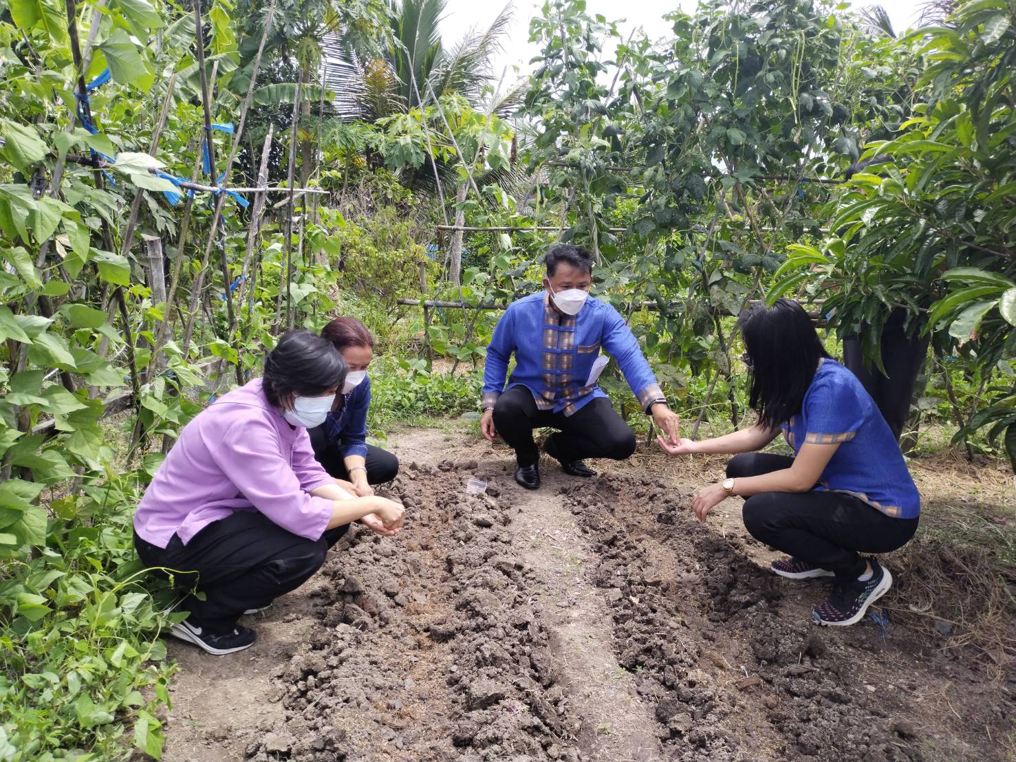 ???130 ปี กระทรวงมหาดไทย ? ฉะเชิงเทรา :แม่น้ำบางปะกงแหล่งชีวิต พระศักดิ์สิทธิ์หลวงพ่อโสธร พระยาศรีสุนทรปราชญ์ภาษาไทย เขาอ่างฤาไนป่าสมบูรณ์ ? ?  ??พช.ฉะเชิงเทรา ลงพื้นที่ถอดบทเรียนหมู่บ้านต้นแบบการน้อมนำแนวพระราชดำริไปประยุกต์ใช้ โครงการ 9;10 ปฏิบัติบูชา “สืบสาน รักษา ต่อยอด” เพื่อพัฒนาชุมชน ประจำปี 2565