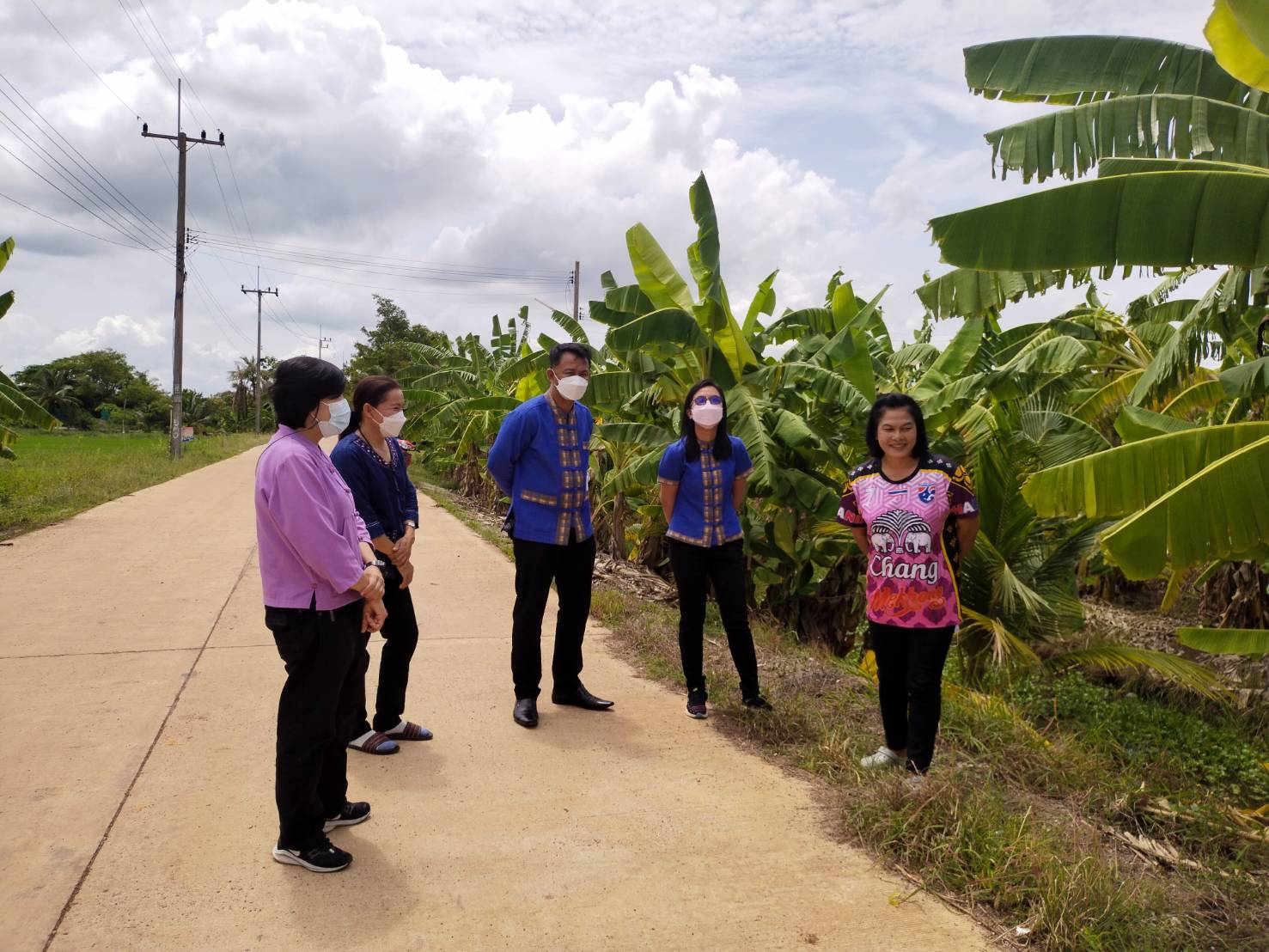 ???130 ปี กระทรวงมหาดไทย ? ฉะเชิงเทรา :แม่น้ำบางปะกงแหล่งชีวิต พระศักดิ์สิทธิ์หลวงพ่อโสธร พระยาศรีสุนทรปราชญ์ภาษาไทย เขาอ่างฤาไนป่าสมบูรณ์ ? ?  ??พช.ฉะเชิงเทรา ลงพื้นที่ถอดบทเรียนหมู่บ้านต้นแบบการน้อมนำแนวพระราชดำริไปประยุกต์ใช้ โครงการ 9;10 ปฏิบัติบูชา “สืบสาน รักษา ต่อยอด” เพื่อพัฒนาชุมชน ประจำปี 2565