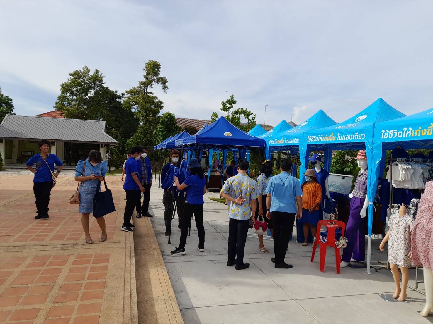 ???130 ปี กระทรวงมหาดไทย ? ฉะเชิงเทรา :แม่น้ำบางปะกงแหล่งชีวิต พระศักดิ์สิทธิ์หลวงพ่อโสธร พระยาศรีสุนทรปราชญ์ภาษาไทย เขาอ่างฤาไนป่าสมบูรณ์ ? ?  ??”เริ่มแล้ว” งานเฉลิมฉลองครบรอบ 200 ปี ชาตกาล พระยาศรีสุนทรโวหารฯ (น้อย อาจารยางกูร) พช.ฉะเชิงเทรา ประสานและอำนวยความสะดวกแก่ผู้ประกอบการ OTOP ที่เข้าร่วมงานฯ