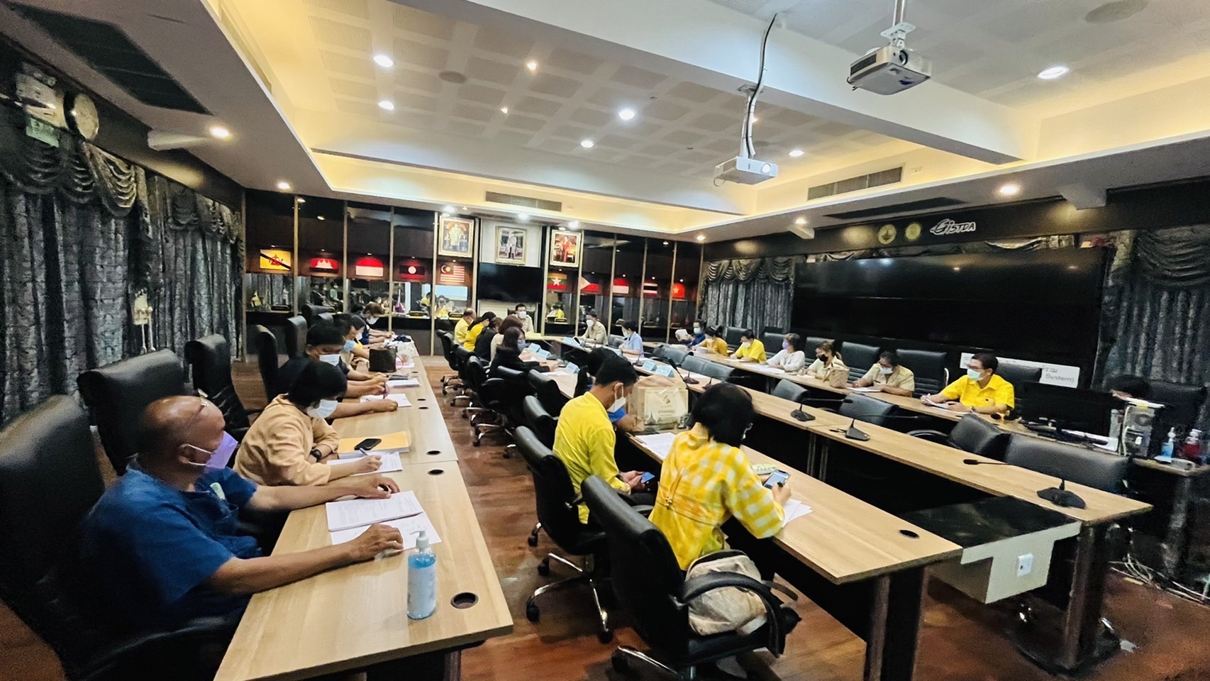 ???พช.ฉะเชิงเทรา ประชุมคณะกรรมการพัฒนาเศรษฐกิจฐานรากและประชารัฐ (E3)