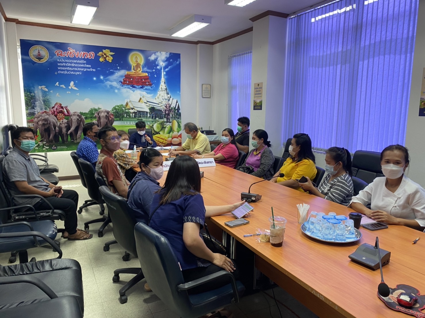 ??พช.ฉะเชิงเทรา ประชุมเตรียมความพร้อมการจัดสรรบูทจำหน่ายสินค้าในงาน OTOP ศิลปาชีพ ประทีปไทย OTOP ก้าวไกลด้วยพระบารมี
