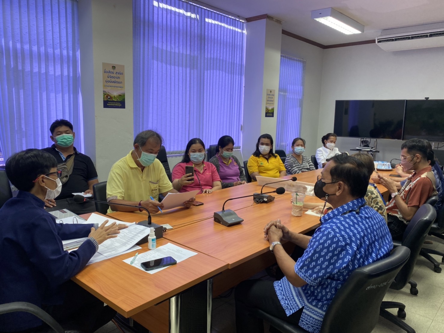 ??พช.ฉะเชิงเทรา ประชุมเตรียมความพร้อมการจัดสรรบูทจำหน่ายสินค้าในงาน OTOP ศิลปาชีพ ประทีปไทย OTOP ก้าวไกลด้วยพระบารมี