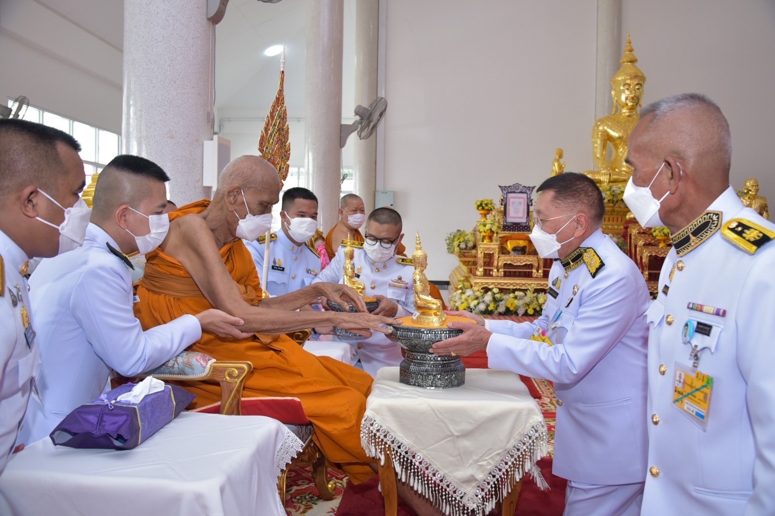 ??พช.ฉะเชิงเทรา ร่วมพิธีเชิญสัญญาบัตร พัดยศ และผ้าไตร ถวายแด่พระราชมงคลวชิรโสภิต (ขันธ์ สิริวณฺโณ)