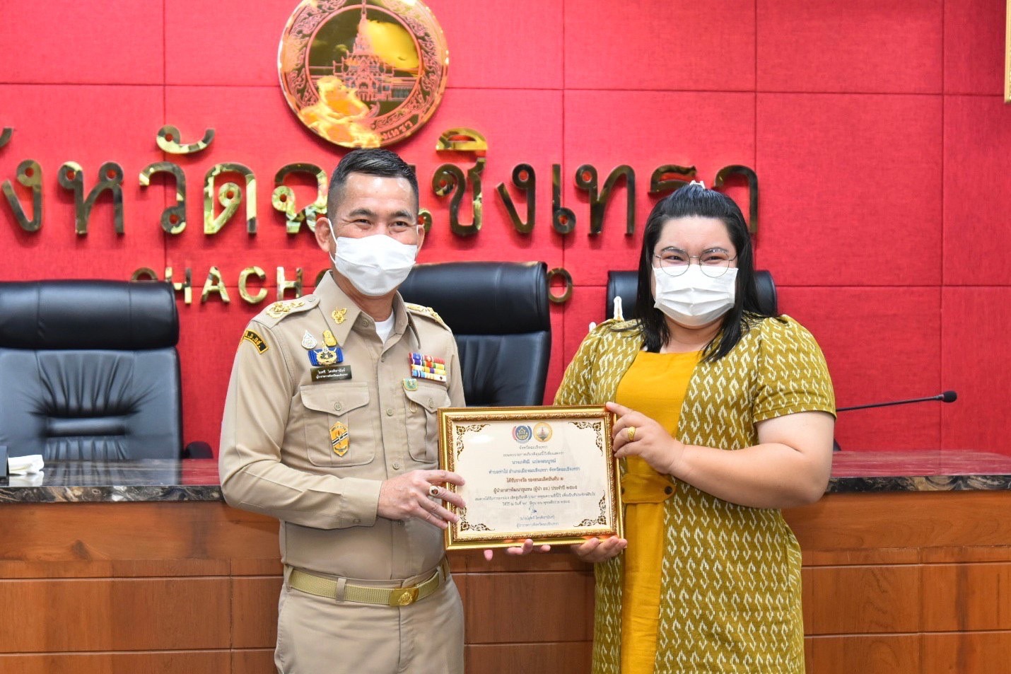 ???พช.ฉะเชิงเทรา มอบใบประกาศเกียรติคุณการคัดสรรกิจกรรมพัฒนาชุมชนดีเด่นระดับจังหวัด ประจำปี 2565