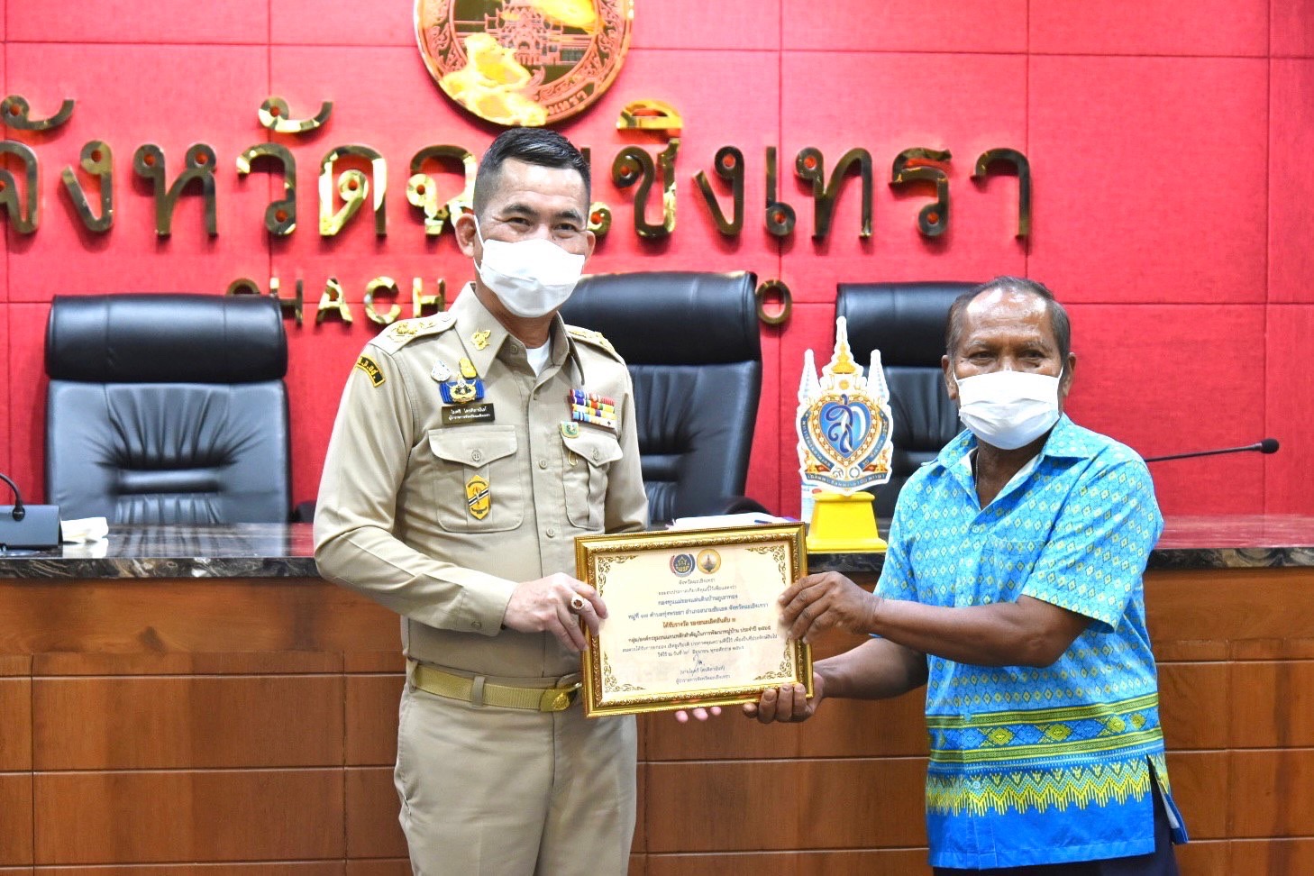???พช.ฉะเชิงเทรา มอบใบประกาศเกียรติคุณการคัดสรรกิจกรรมพัฒนาชุมชนดีเด่นระดับจังหวัด ประจำปี 2565