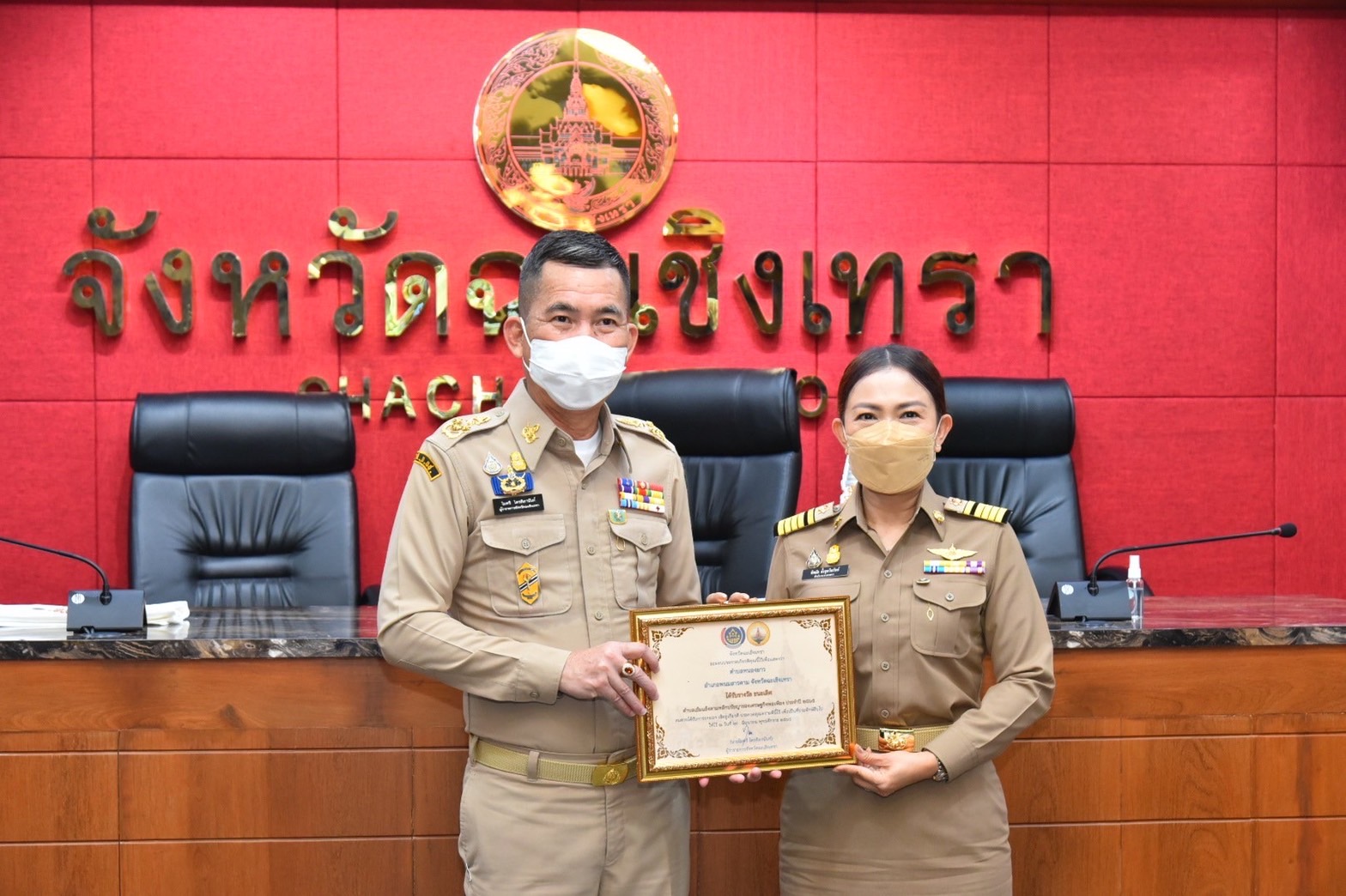 ???พช.ฉะเชิงเทรา มอบใบประกาศเกียรติคุณการคัดสรรกิจกรรมพัฒนาชุมชนดีเด่นระดับจังหวัด ประจำปี 2565