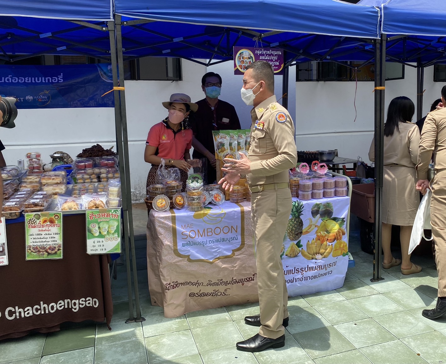 ???พช.ฉะเชิงเทรา จัดกิจกรรมโครงการ : ส่งเสริมการพัฒนากลไกและโครงสร้างดูดซับมูลค่าทางเศรษฐกิจและการกระจายรายได้กลับสู่ท้องถิ่นกิจกรรมหลัก : พัฒนาเศรษฐกิจฐานรากด้วยภาคีเครือข่าย กิจกรรมย่อยที่ 2 : ส่งเสริมการสร้างรายได้จากกิจการอาหารปลอดภัย กิจกรรมเชื่อมโยงช่องทางการตลาด ภายใต้ชื่อกิจกรรม “ตลาดนัดศาลากลาง”