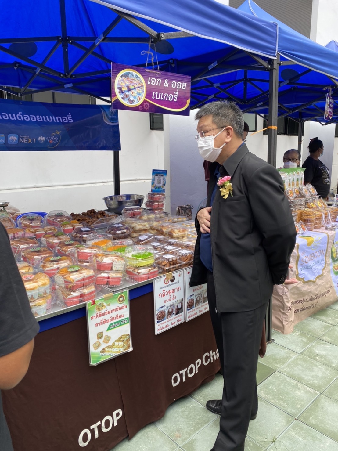 ???พช.ฉะเชิงเทรา จัดกิจกรรมโครงการ : ส่งเสริมการพัฒนากลไกและโครงสร้างดูดซับมูลค่าทางเศรษฐกิจและการกระจายรายได้กลับสู่ท้องถิ่นกิจกรรมหลัก : พัฒนาเศรษฐกิจฐานรากด้วยภาคีเครือข่าย กิจกรรมย่อยที่ 2 : ส่งเสริมการสร้างรายได้จากกิจการอาหารปลอดภัย กิจกรรมเชื่อมโยงช่องทางการตลาด ภายใต้ชื่อกิจกรรม “ตลาดนัดศาลากลาง”