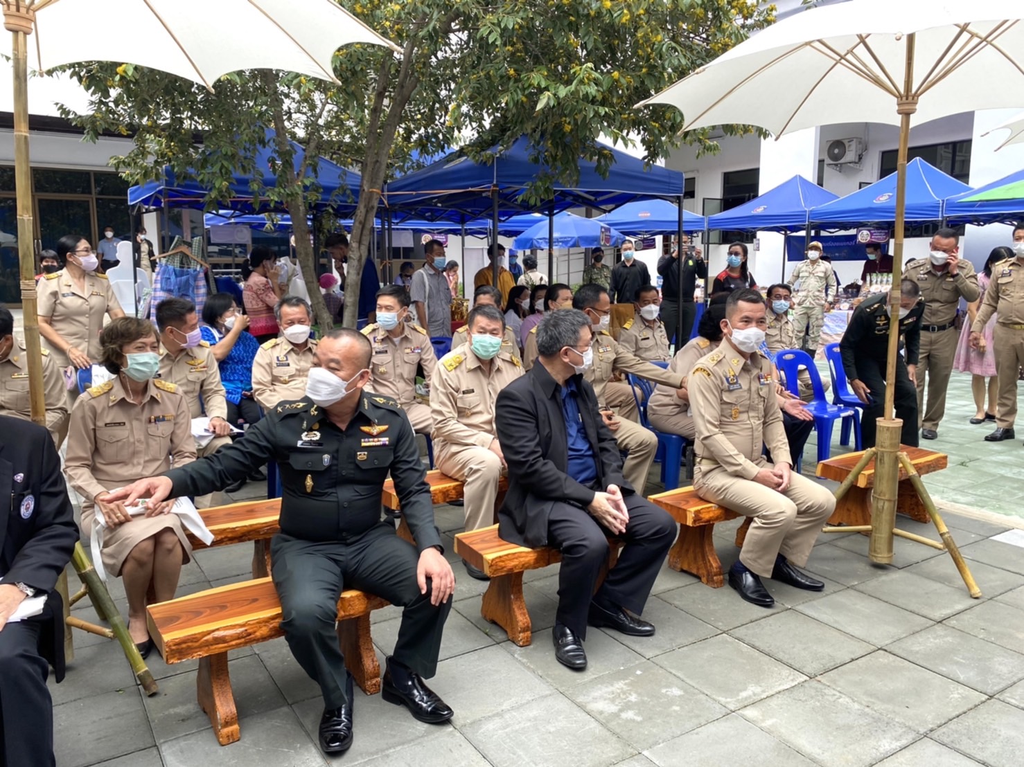 ???พช.ฉะเชิงเทรา จัดกิจกรรมโครงการ : ส่งเสริมการพัฒนากลไกและโครงสร้างดูดซับมูลค่าทางเศรษฐกิจและการกระจายรายได้กลับสู่ท้องถิ่นกิจกรรมหลัก : พัฒนาเศรษฐกิจฐานรากด้วยภาคีเครือข่าย กิจกรรมย่อยที่ 2 : ส่งเสริมการสร้างรายได้จากกิจการอาหารปลอดภัย กิจกรรมเชื่อมโยงช่องทางการตลาด ภายใต้ชื่อกิจกรรม “ตลาดนัดศาลากลาง”