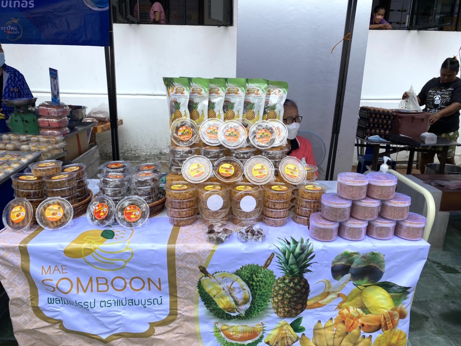 ???พช.ฉะเชิงเทรา จัดกิจกรรมโครงการ : ส่งเสริมการพัฒนากลไกและโครงสร้างดูดซับมูลค่าทางเศรษฐกิจและการกระจายรายได้กลับสู่ท้องถิ่นกิจกรรมหลัก : พัฒนาเศรษฐกิจฐานรากด้วยภาคีเครือข่าย กิจกรรมย่อยที่ 2 : ส่งเสริมการสร้างรายได้จากกิจการอาหารปลอดภัย กิจกรรมเชื่อมโยงช่องทางการตลาด ภายใต้ชื่อกิจกรรม “ตลาดนัดศาลากลาง”