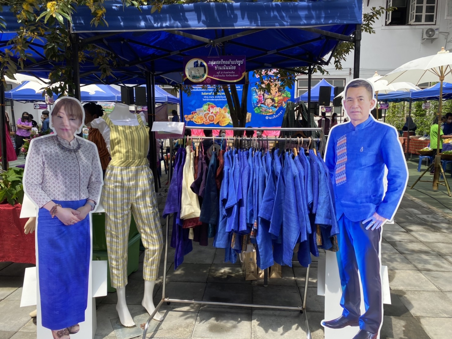 ???พช.ฉะเชิงเทรา จัดกิจกรรมโครงการ : ส่งเสริมการพัฒนากลไกและโครงสร้างดูดซับมูลค่าทางเศรษฐกิจและการกระจายรายได้กลับสู่ท้องถิ่นกิจกรรมหลัก : พัฒนาเศรษฐกิจฐานรากด้วยภาคีเครือข่าย กิจกรรมย่อยที่ 2 : ส่งเสริมการสร้างรายได้จากกิจการอาหารปลอดภัย กิจกรรมเชื่อมโยงช่องทางการตลาด ภายใต้ชื่อกิจกรรม “ตลาดนัดศาลากลาง”