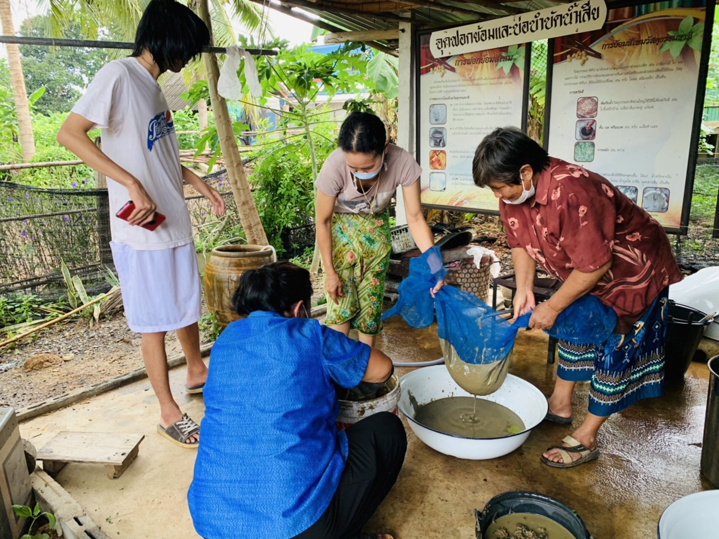 ???130 ปี กระทรวงมหาดไทย ? ฉะเชิงเทรา :แม่น้ำบางปะกงแหล่งชีวิต พระศักดิ์สิทธิ์หลวงพ่อโสธร พระยาศรีสุนทรปราชญ์ภาษาไทย อ่างฤาไนป่าสมบูรณ์ ? ?  ?ติดตามความก้าวหน้าและให้กำลังใจกับกลุ่มทอผ้าประกวดผ้าขิดลายนารีรัตนราชกัญญา