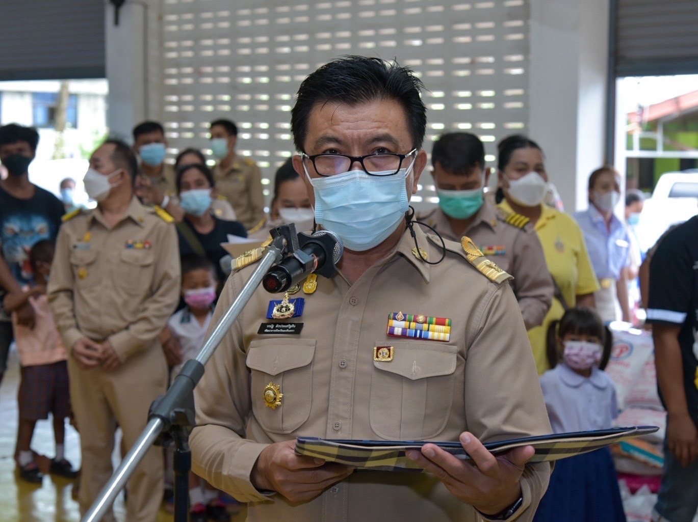 ???‍?‍?‍?ผู้ว่าราชการจังหวัดฉะเชิงเทรา มอบทุนกองทุนพัฒนาเด็กชนบทในพระราชูปถัมภ์สมเด็จพระเทพรัตนราชสุดาฯ สยามบรมราชกุมารี แก่เด็กยากจนและด้อยโอกาส