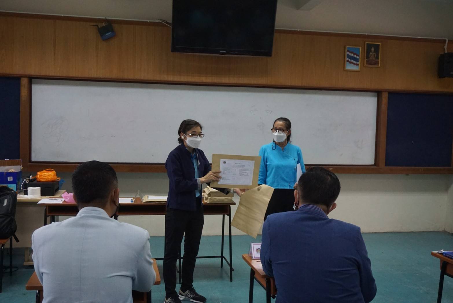 ???130 ปี กระทรวงมหาดไทย ? ฉะเชิงเทรา :แม่น้ำบางปะกงแหล่งชีวิต พระศักดิ์สิทธิ์หลวงพ่อโสธร พระยาศรีสุนทรปราชญ์ภาษาไทย เขาอ่างฤาไนป่าสมบูรณ์ ? ? พช. ฉะเชิงเทรา ดำเนินการสอบคัดเลือกบุคคลเพื่อแต่งตั้งเป็นอาสาพัฒนา (อสพ.) รุ่นที่ 74