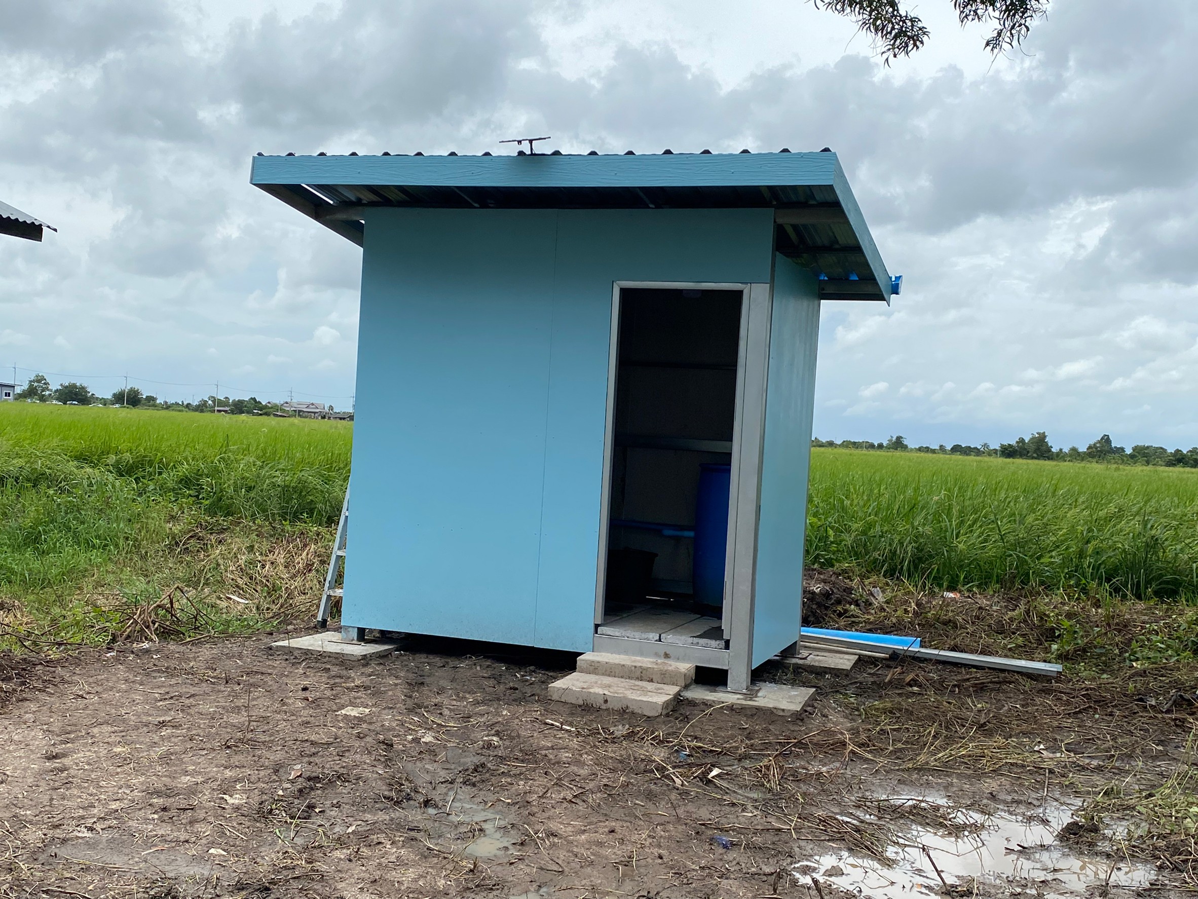 ???130 ปี กระทรวงมหาดไทย ???พช.ฉะเชิงเทรา ร่วมส่งมอบบ้าน ตามโครงการซ่อมแซมบ้านผู้ยากไร้ เฉลิมพระเกียรติสมเด็จพระนางเจ้าสิริกิติ์ พระบรมราชินีนาถ พระบรมราชชนนีพันปีหลวง เนื่องในโอกาสมหามงคล เฉลิมพระชนมพรรษา 90 พรรษา 12 สิงหาคม 2565 ในพื้นที่อำเภอคลองเขื่อน จังหวัดฉะเชิงเทรา