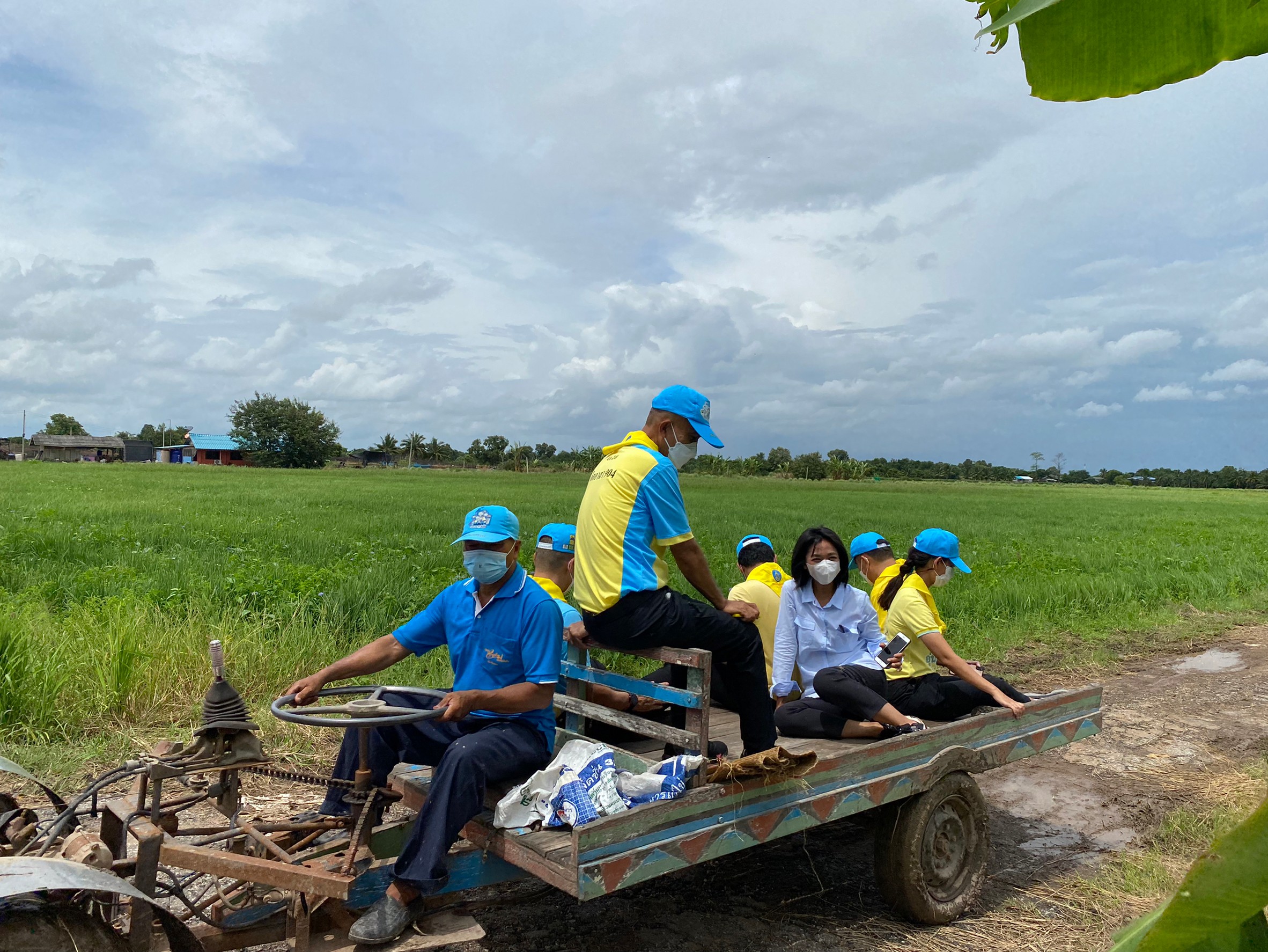 ???130 ปี กระทรวงมหาดไทย ???พช.ฉะเชิงเทรา ร่วมส่งมอบบ้าน ตามโครงการซ่อมแซมบ้านผู้ยากไร้ เฉลิมพระเกียรติสมเด็จพระนางเจ้าสิริกิติ์ พระบรมราชินีนาถ พระบรมราชชนนีพันปีหลวง เนื่องในโอกาสมหามงคล เฉลิมพระชนมพรรษา 90 พรรษา 12 สิงหาคม 2565 ในพื้นที่อำเภอคลองเขื่อน จังหวัดฉะเชิงเทรา