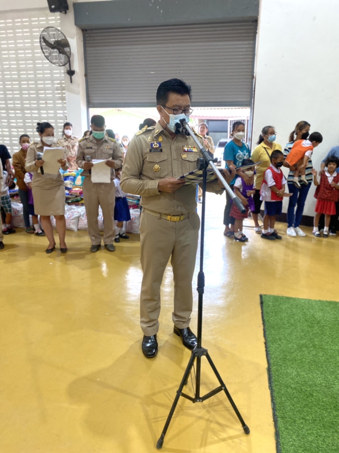 ???‍?‍?‍?ผู้ว่าราชการจังหวัดฉะเชิงเทรา มอบทุนกองทุนพัฒนาเด็กชนบทในพระราชูปถัมภ์สมเด็จพระเทพรัตนราชสุดาฯ สยามบรมราชกุมารี แก่เด็กยากจนและด้อยโอกาส