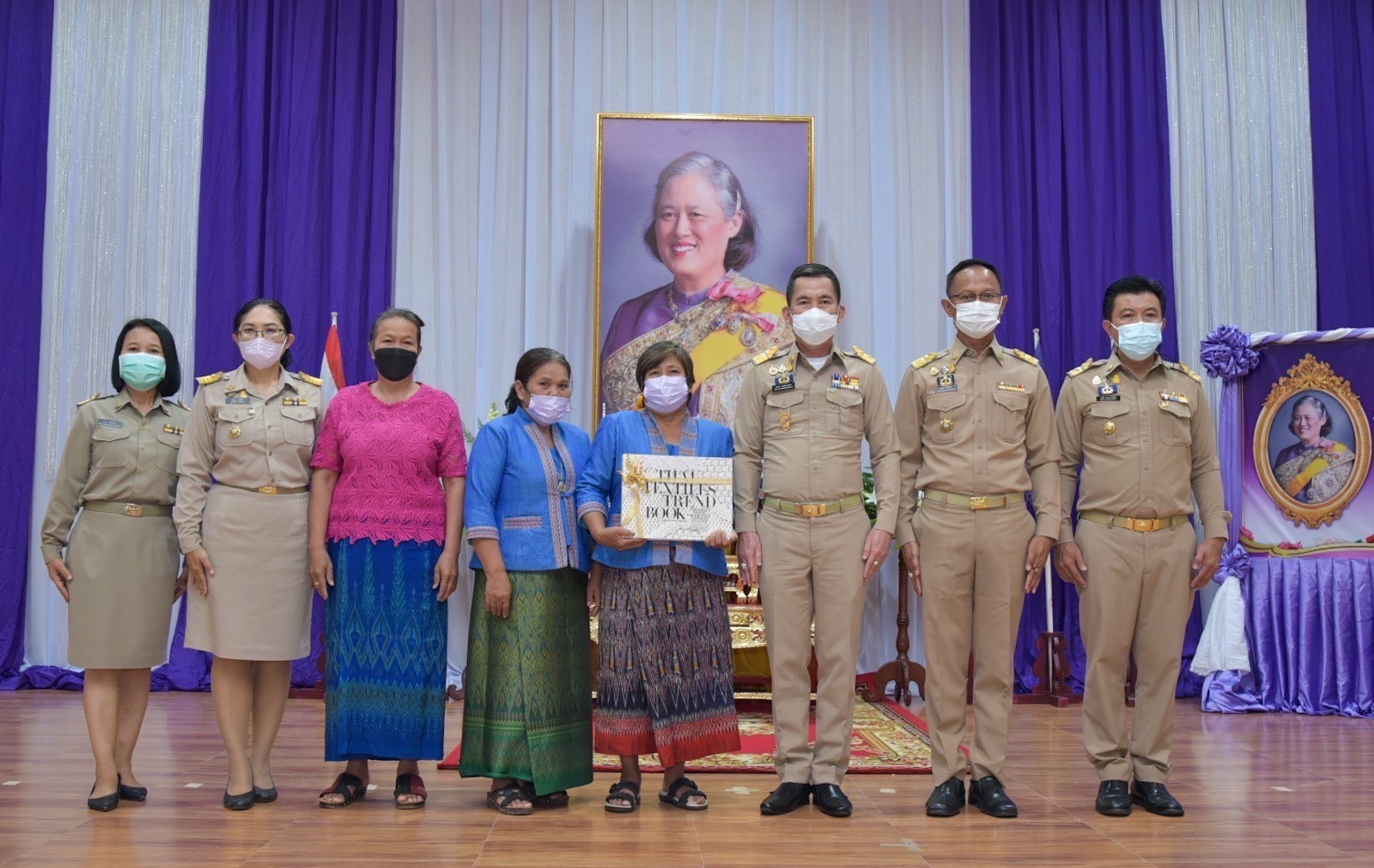 ???‍?‍?‍?ผู้ว่าราชการจังหวัดฉะเชิงเทรา มอบทุนกองทุนพัฒนาเด็กชนบทในพระราชูปถัมภ์สมเด็จพระเทพรัตนราชสุดาฯ สยามบรมราชกุมารี แก่เด็กยากจนและด้อยโอกาส