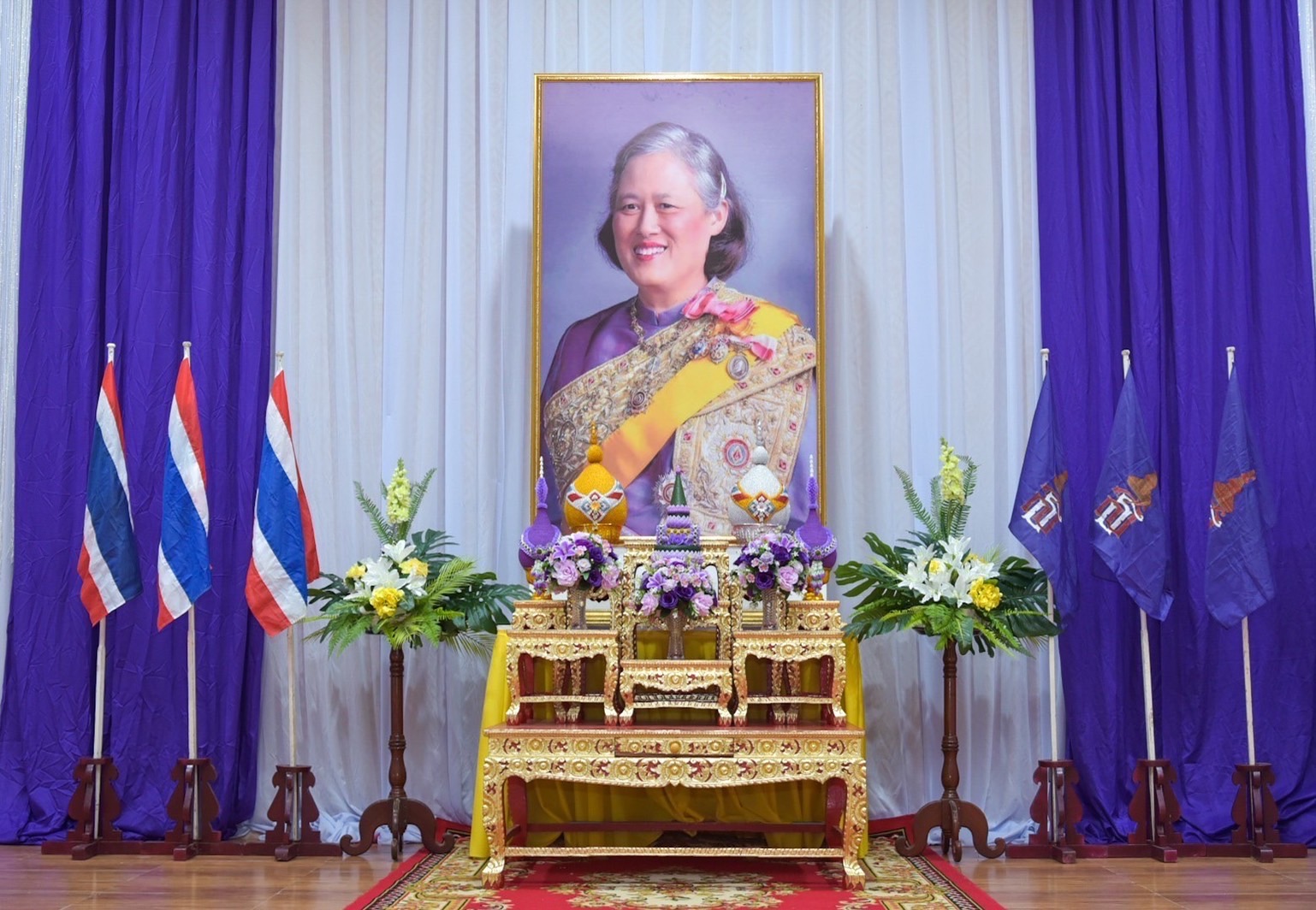 ???‍?‍?‍?ผู้ว่าราชการจังหวัดฉะเชิงเทรา มอบทุนกองทุนพัฒนาเด็กชนบทในพระราชูปถัมภ์สมเด็จพระเทพรัตนราชสุดาฯ สยามบรมราชกุมารี แก่เด็กยากจนและด้อยโอกาส