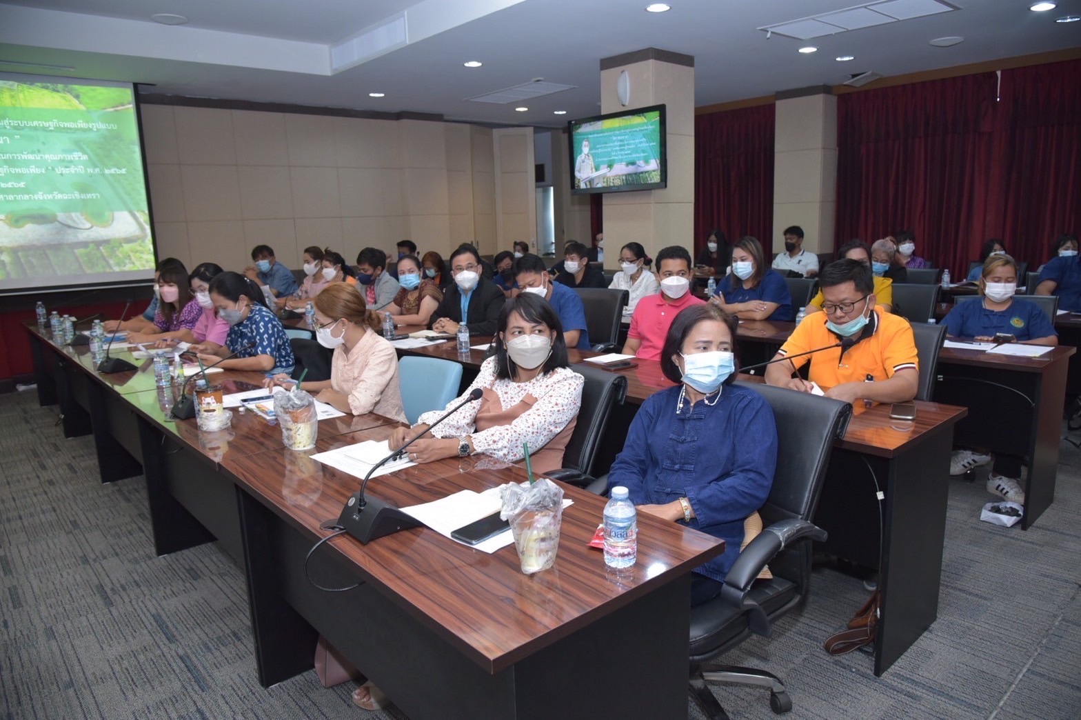 ???130 ปี กระทรวงมหาดไทย ? ฉะเชิงเทรา :แม่น้ำบางปะกงแหล่งชีวิต พระศักดิ์สิทธิ์หลวงพ่อโสธร พระยาศรีสุนทรปราชญ์ภาษาไทย เขาอ่างฤาไนป่าสมบูรณ์ ? ? ???พช.ฉะเชิงเทรา ร่วมประชุมโครงการฝึกอบรมการเพิ่มทักษะการพัฒนากสิกรรมสู่ระบบเศรษฐกิจพอเพียงรูปแบบ “โคก หนอง นา” และการสร้างและพัฒนาพื้นที่ต้นแบบในการพัฒนาคุณภาพชีวิตตามหลักทฤษฎีใหม่ประยุกต์สู่”เขตพัฒนาเศรษฐกิจพอเพียง” ประจำปี พ.ศ. 2565