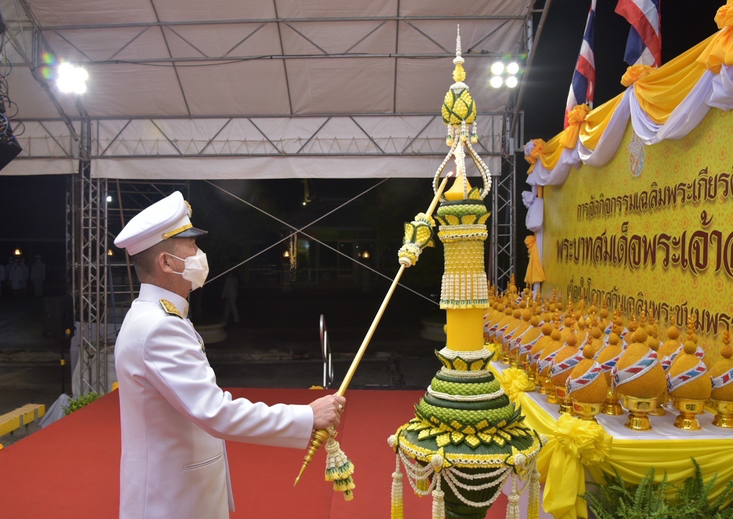 ???พช.ฉะเชิงเทรา ร่วมพิธีถวายเครื่องราชสักการะ และจุดเทียนถวายพระพรชัยมงคลพระบาทสมเด็จพระเจ้าอยู่หัว เนื่องในโอกาสวันเฉลิมพระชนมพรรษา 28 กรกฎาคม 2565